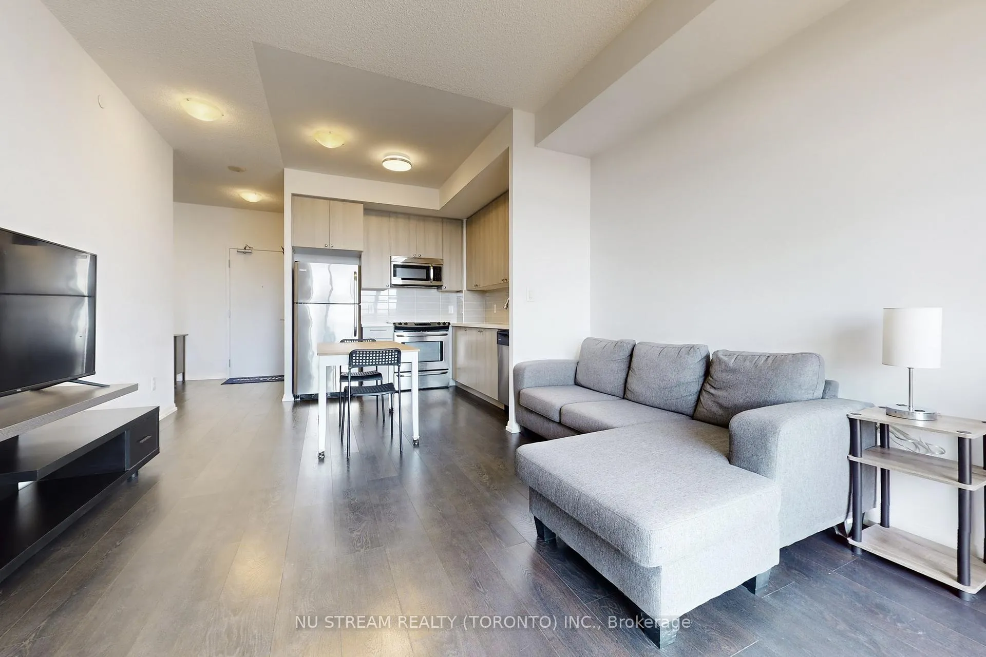 Photo 6 of Unit 535, 540 Bur Oak Avenue, Markham, Berczy — HOMEH