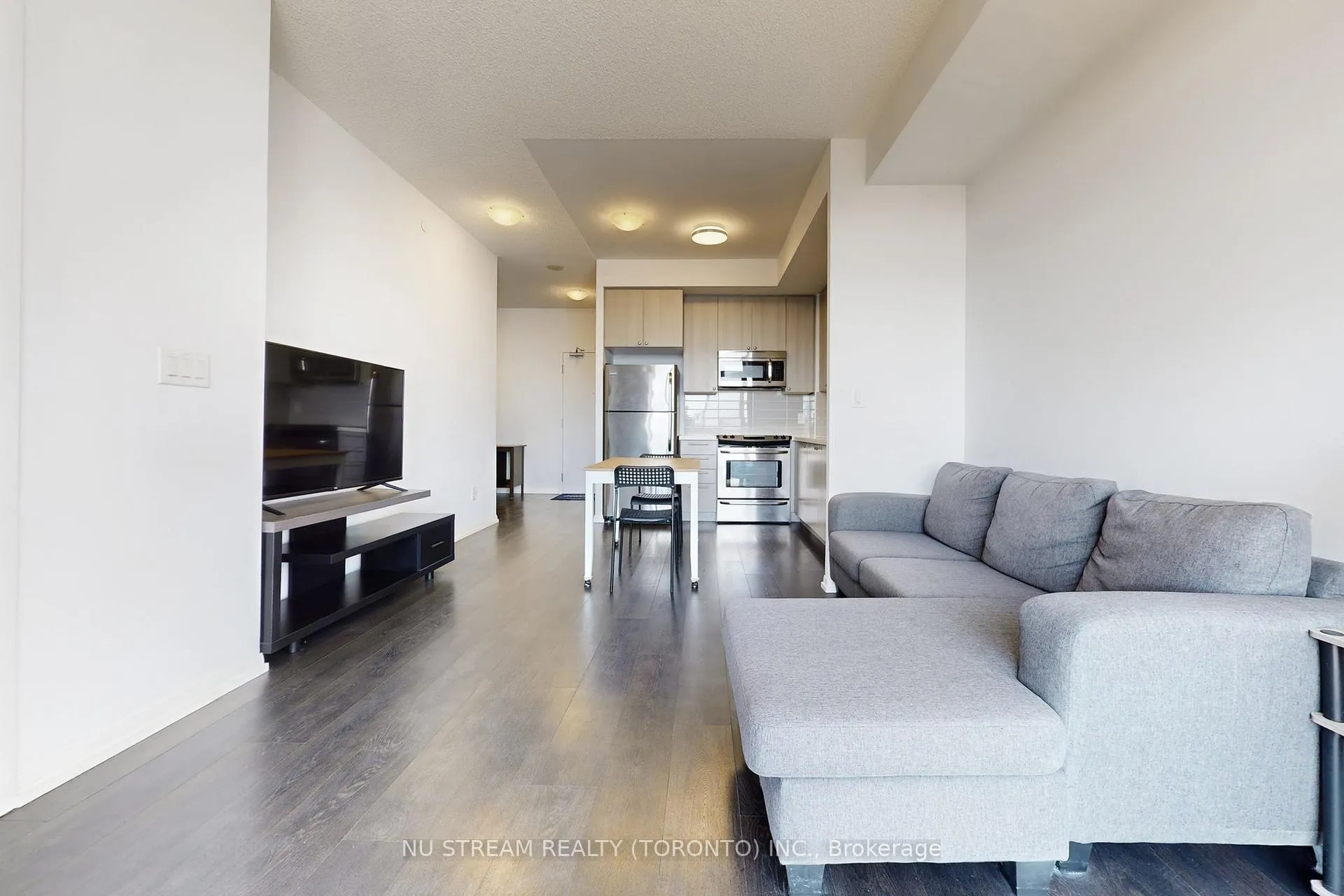 Photo 7 of Unit 535, 540 Bur Oak Avenue, Markham, Berczy — HOMEH