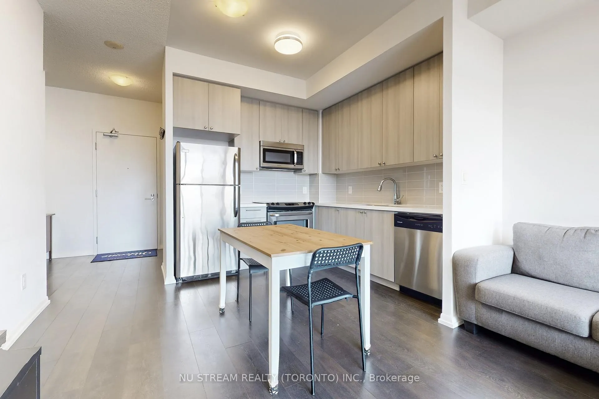 Photo 9 of Unit 535, 540 Bur Oak Avenue, Markham, Berczy — HOMEH