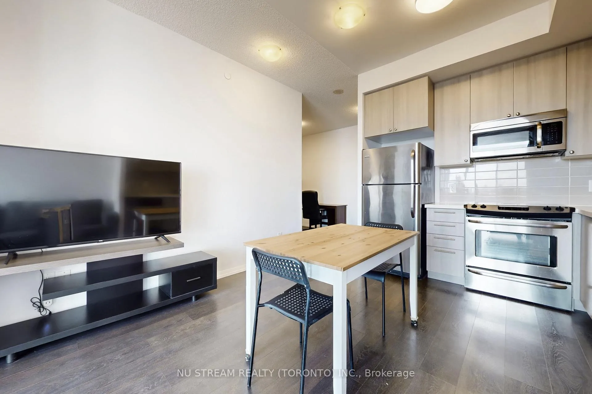 Photo 10 of Unit 535, 540 Bur Oak Avenue, Markham, Berczy — HOMEH