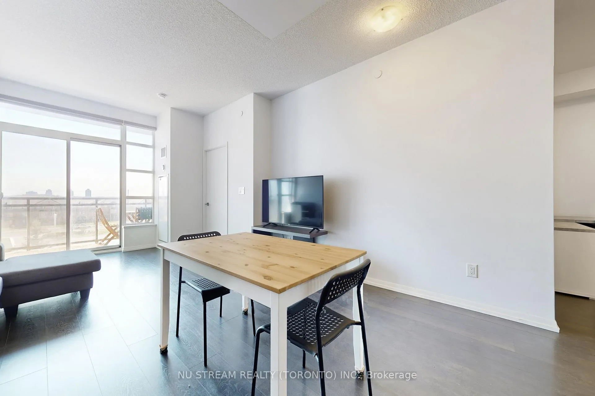 Photo 11 of Unit 535, 540 Bur Oak Avenue, Markham, Berczy — HOMEH