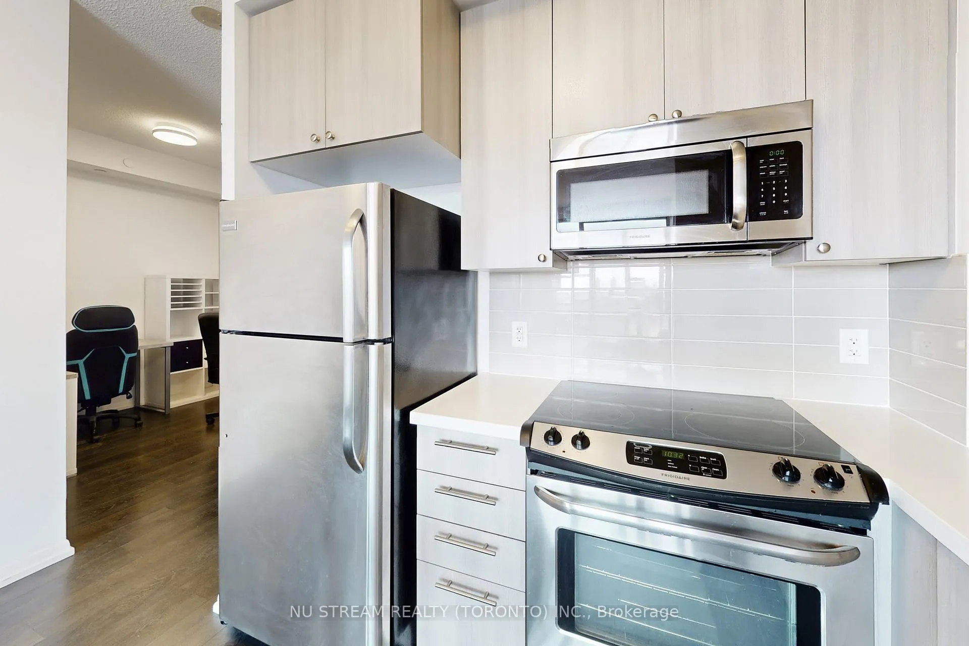Photo 12 of Unit 535, 540 Bur Oak Avenue, Markham, Berczy — HOMEH