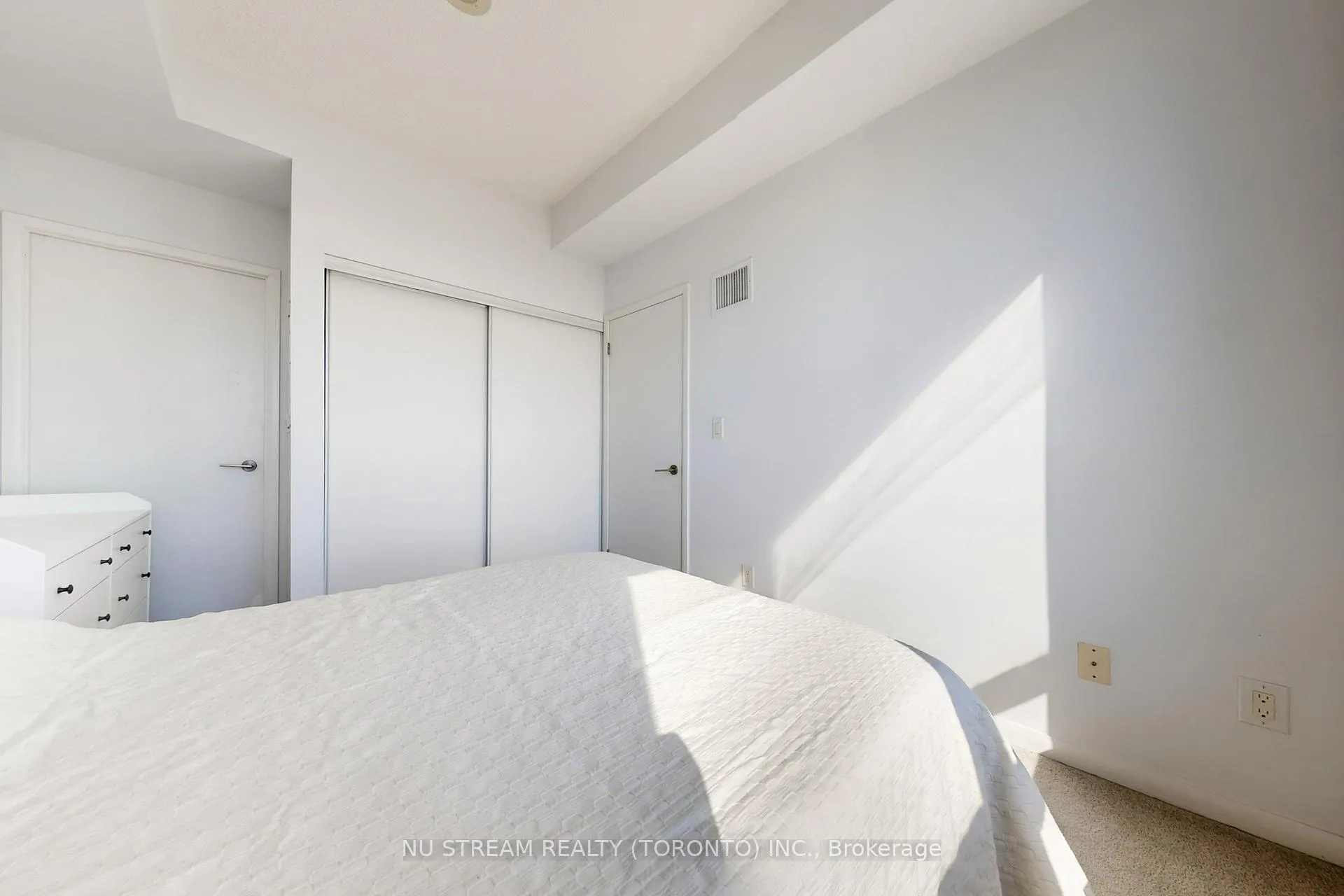 Photo 15 of Unit 535, 540 Bur Oak Avenue, Markham, Berczy — HOMEH