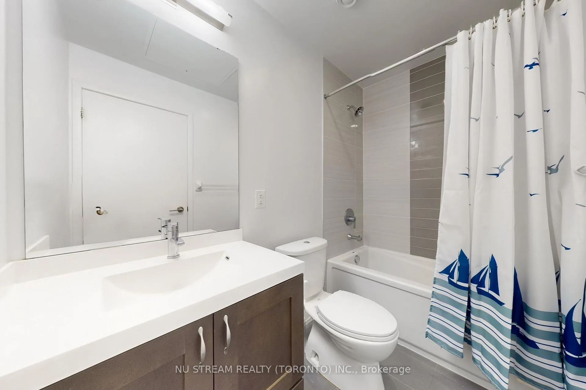 Photo 16 of Unit 535, 540 Bur Oak Avenue, Markham, Berczy — HOMEH