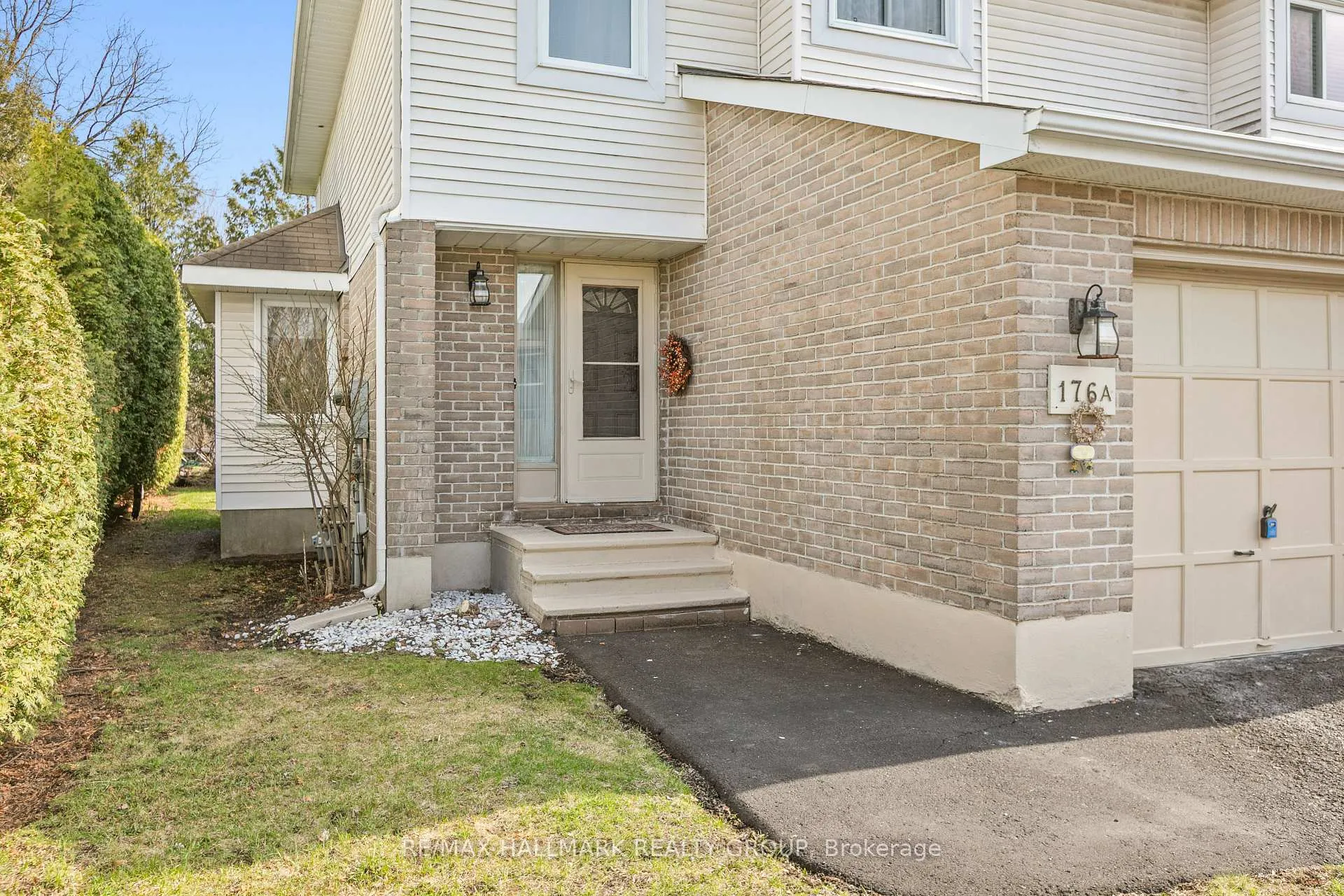 Photo 3 of Unit A, 176 Sherway Drive, Ottawa, Barrhaven - Pheasant Run — HOMEH