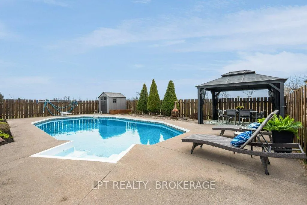 Photo 4 of 4856 Florida Road, Frontenac, Frontenac South — HOMEH