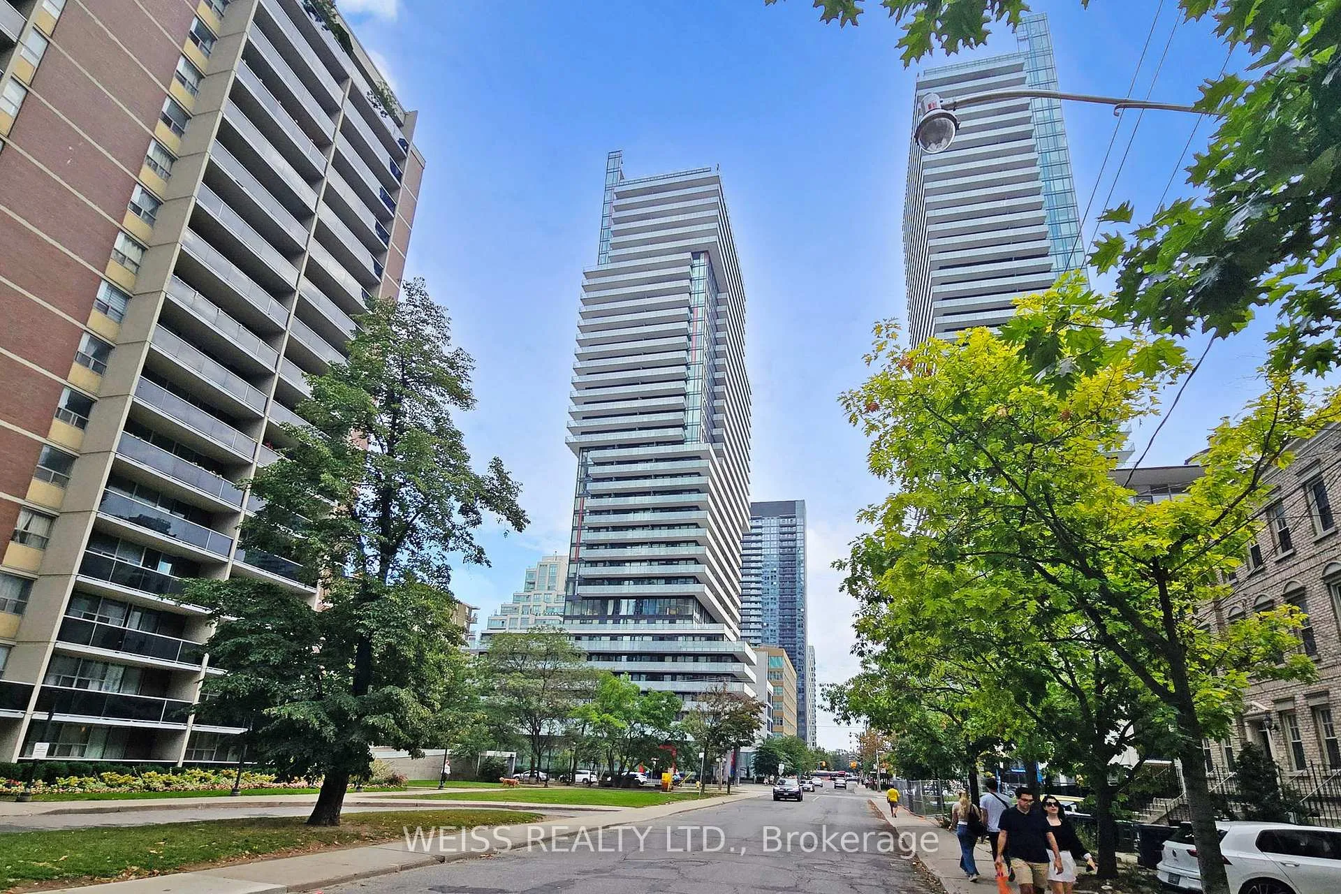 Front of Unit 520, 185 Roehampton Avenue