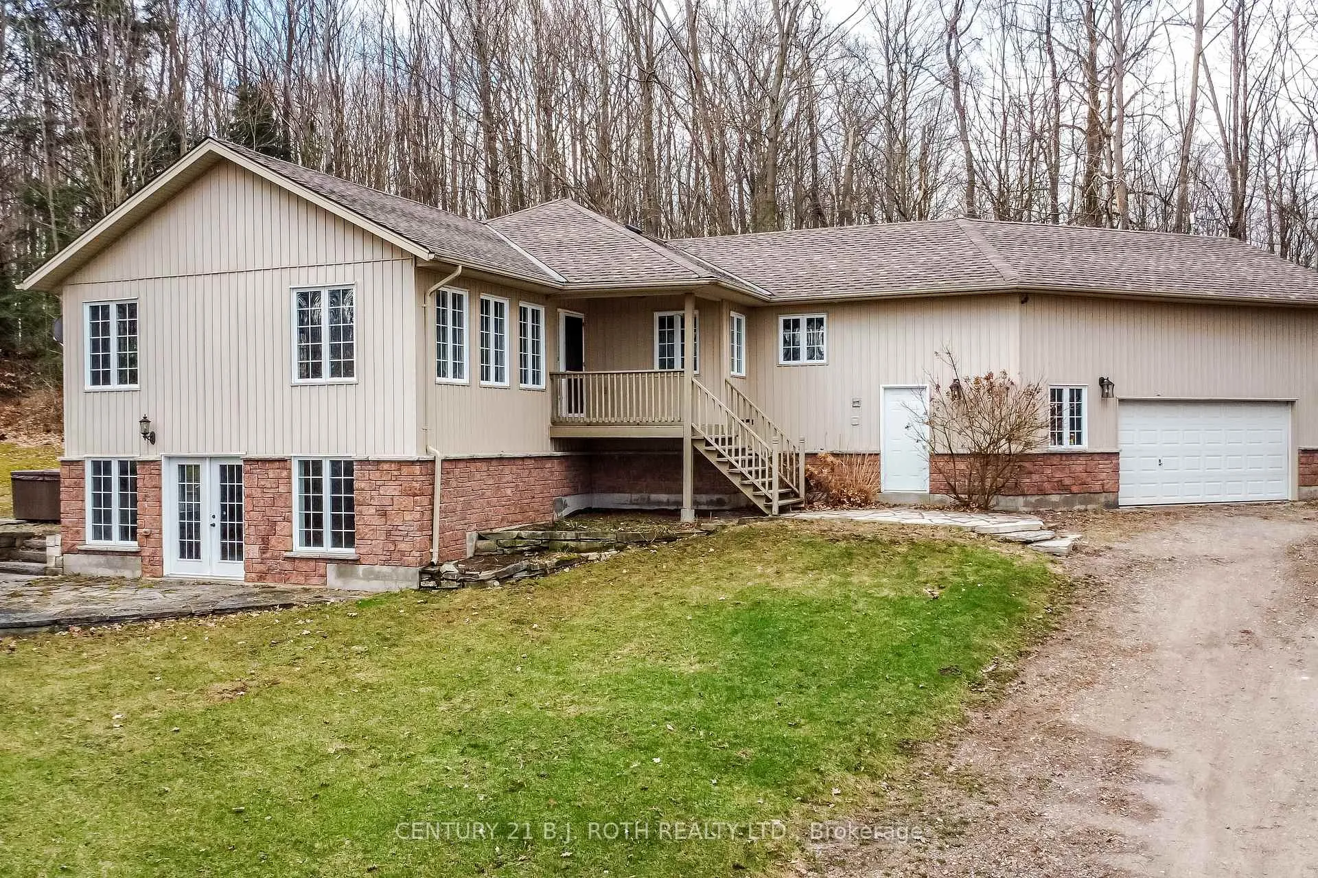 Front of 4927 25 Side Road