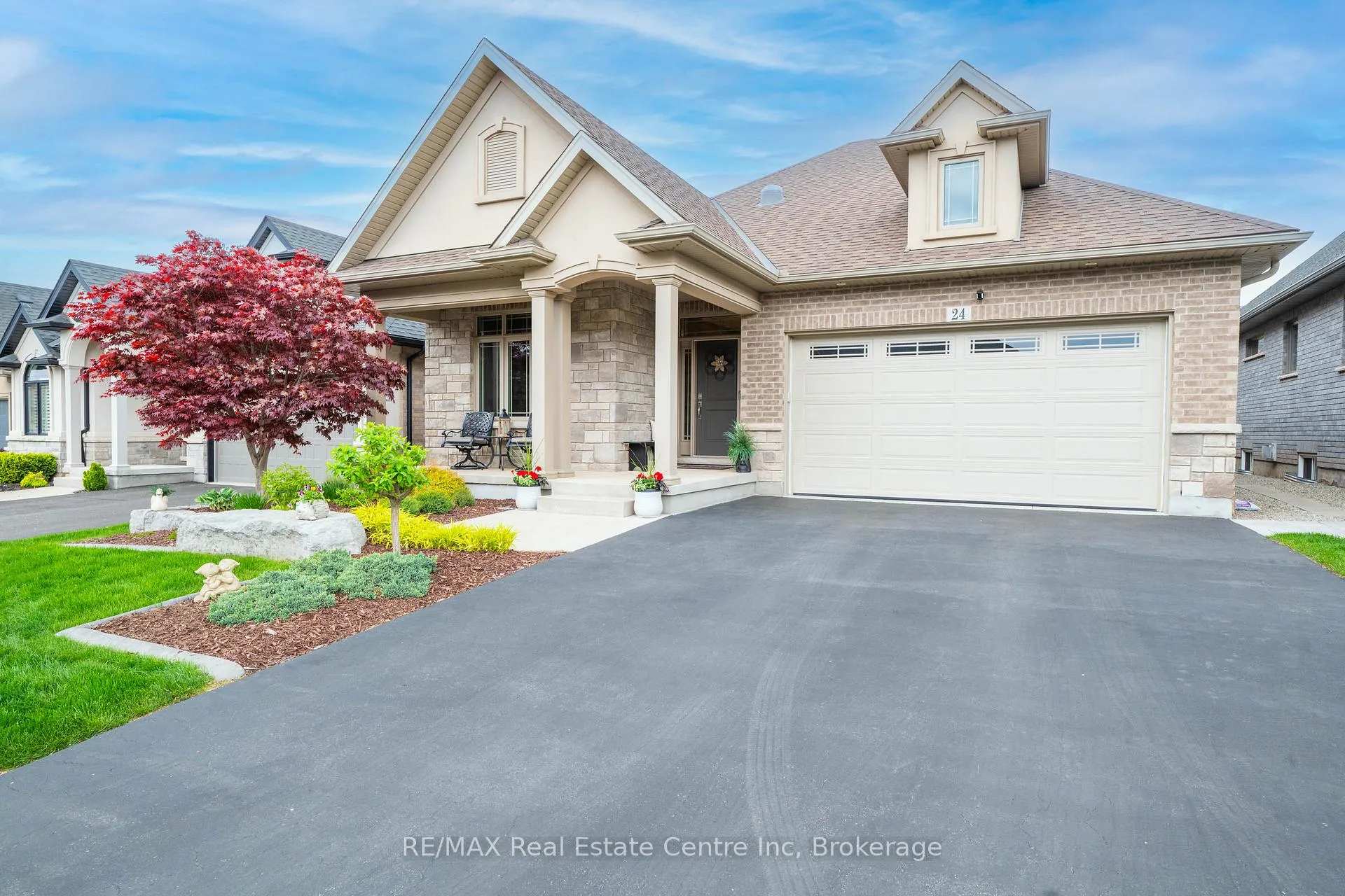 Photo 1 of 24 Kintyre Trail, Welland, Hwy 406/Welland — HOMEH