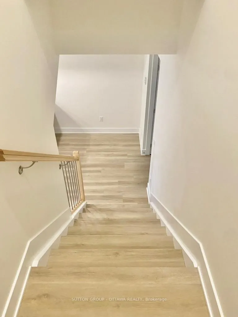 Photo 2 of Unit E, 152B Columbus Avenue E, Ottawa, Overbrook/Castle Heights — HOMEH