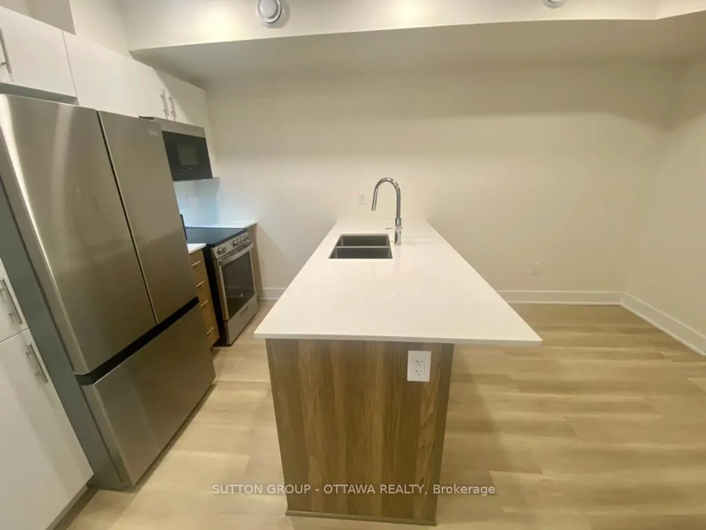 Photo 4 of Unit E, 152B Columbus Avenue E, Ottawa, Overbrook/Castle Heights — HOMEH