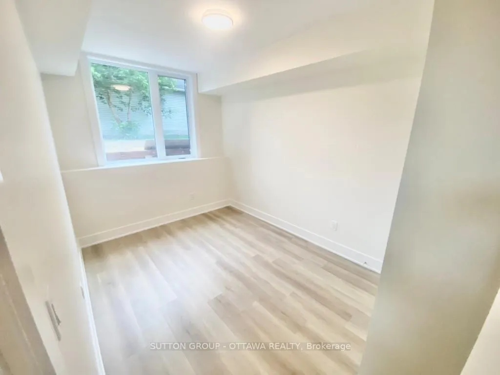 Photo 6 of Unit E, 152B Columbus Avenue E, Ottawa, Overbrook/Castle Heights — HOMEH