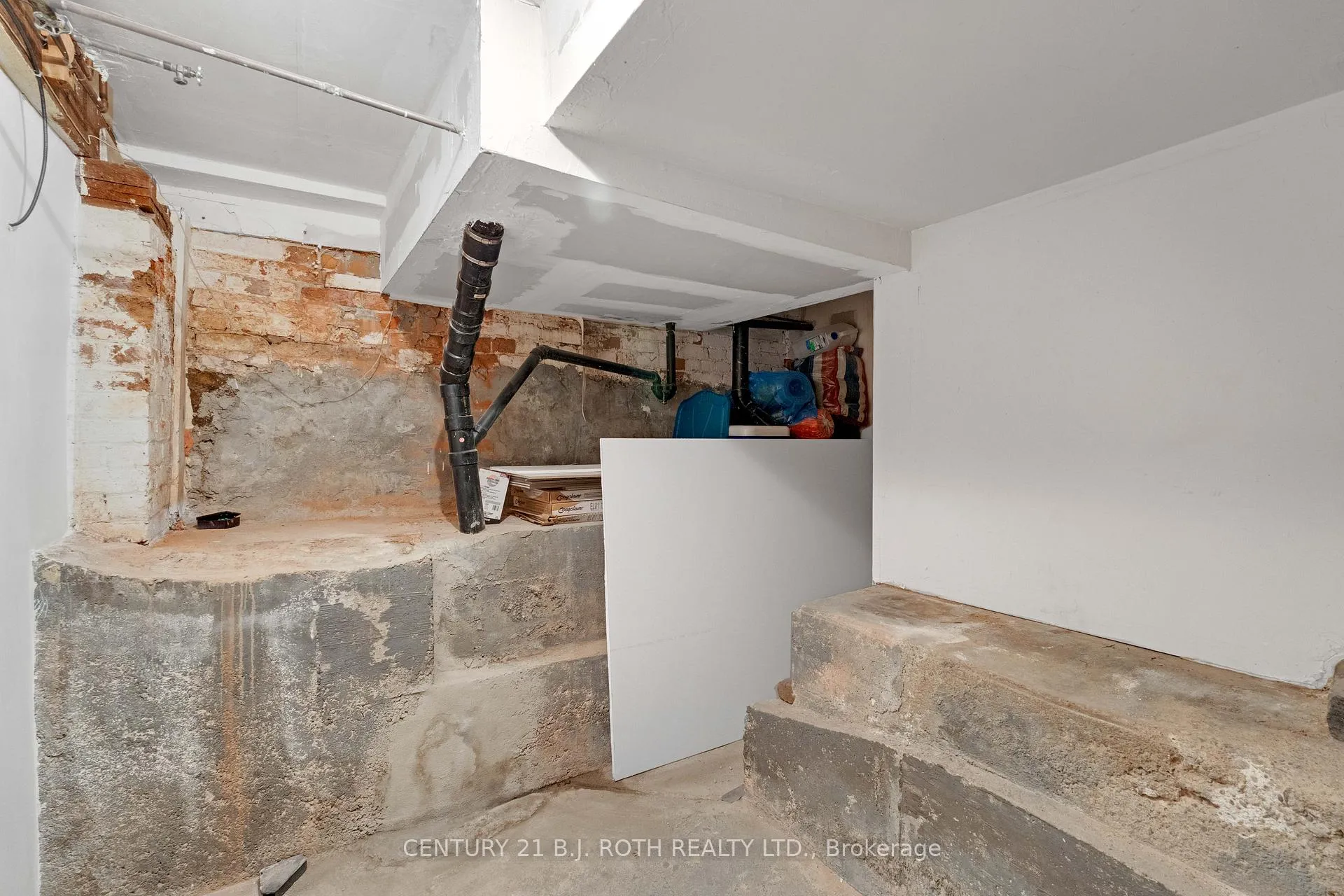 Photo 45 of 184 Borland Street E, Orillia — HOMEH