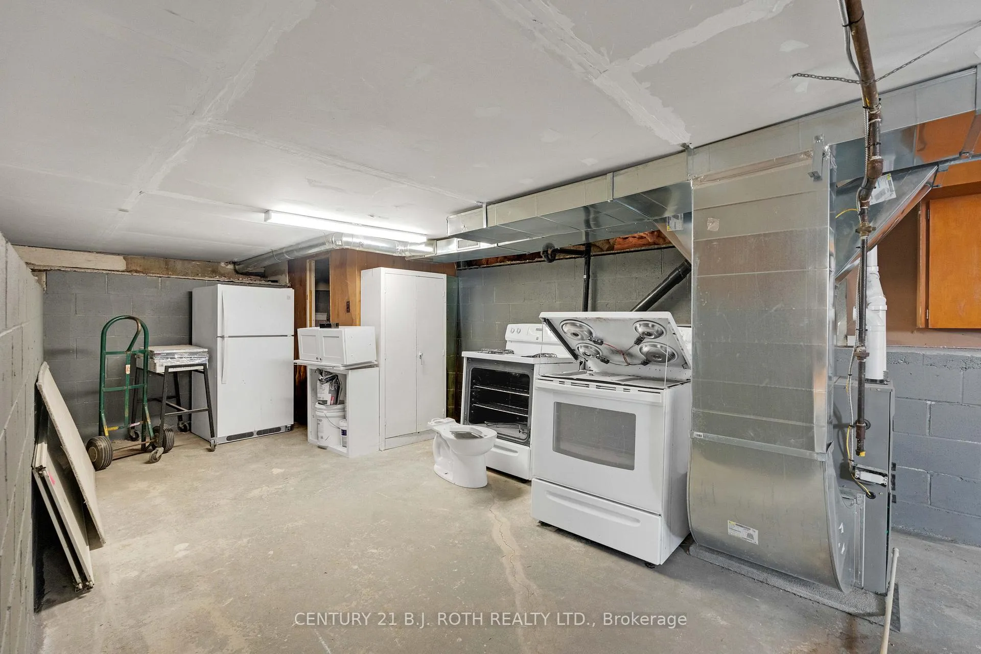Photo 23 of 184 Borland Street E, Orillia — HOMEH