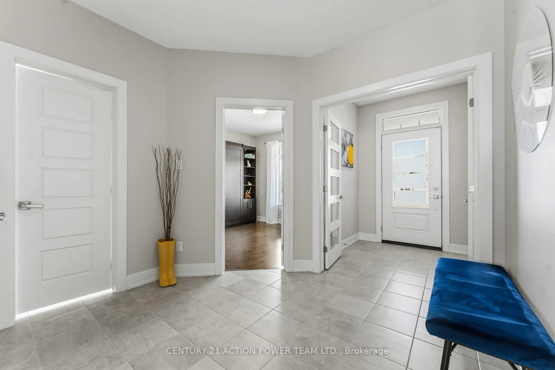 Photo 3 of 20 L'Astrolabe Place, Ottawa, Camelot — HOMEH