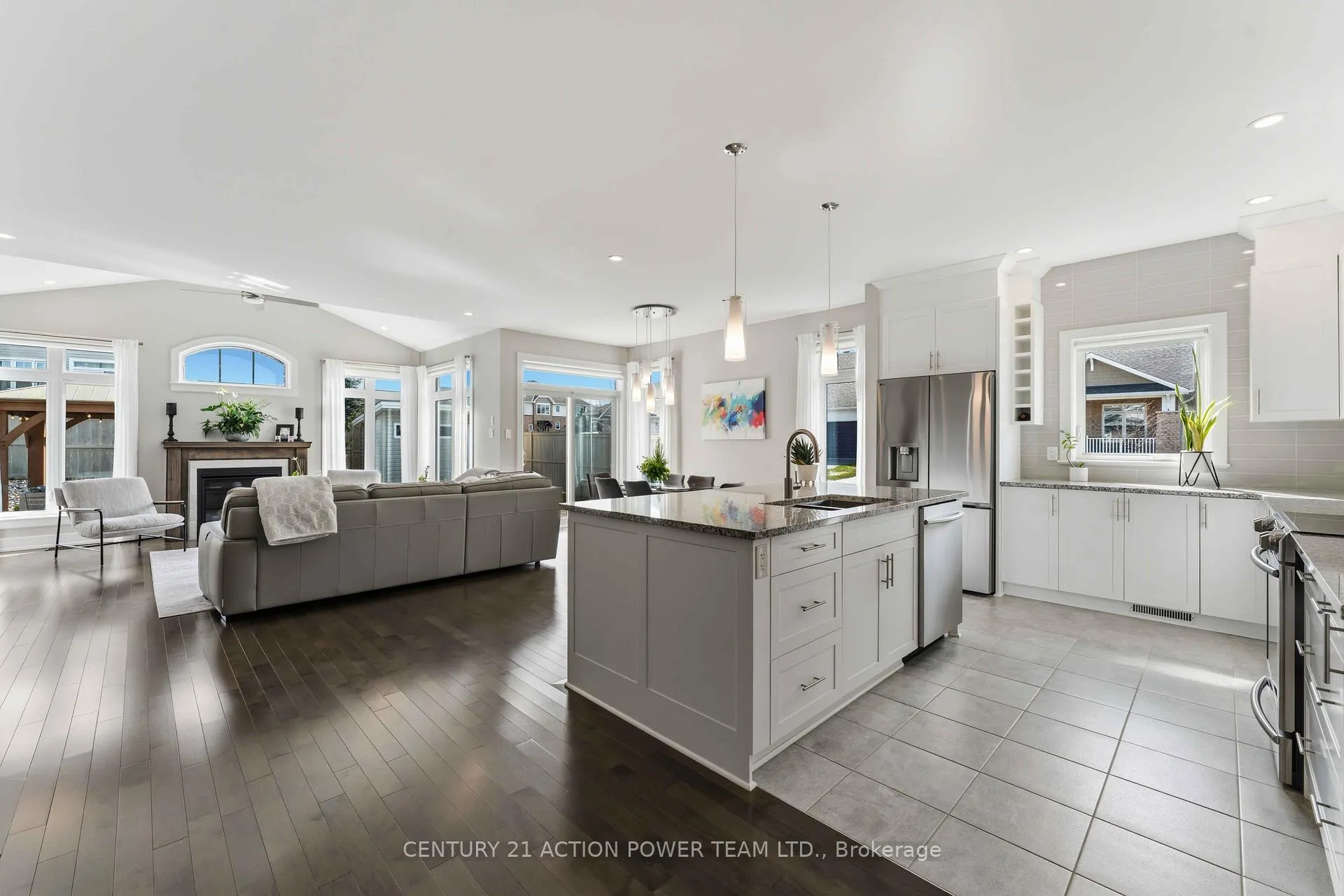Photo 6 of 20 L'Astrolabe Place, Ottawa, Camelot — HOMEH