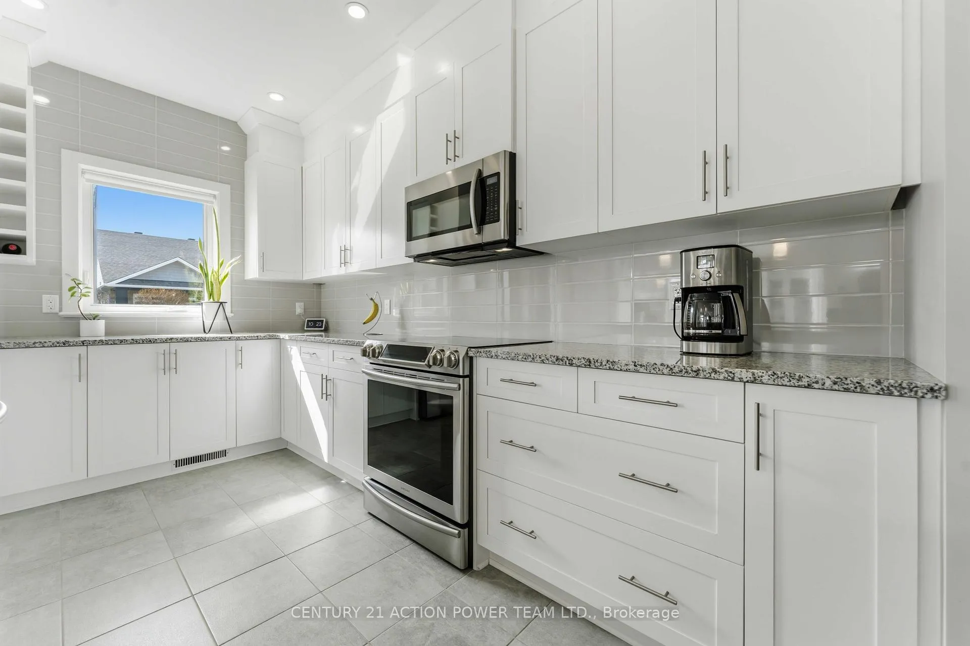 Photo 8 of 20 L'Astrolabe Place, Ottawa, Camelot — HOMEH