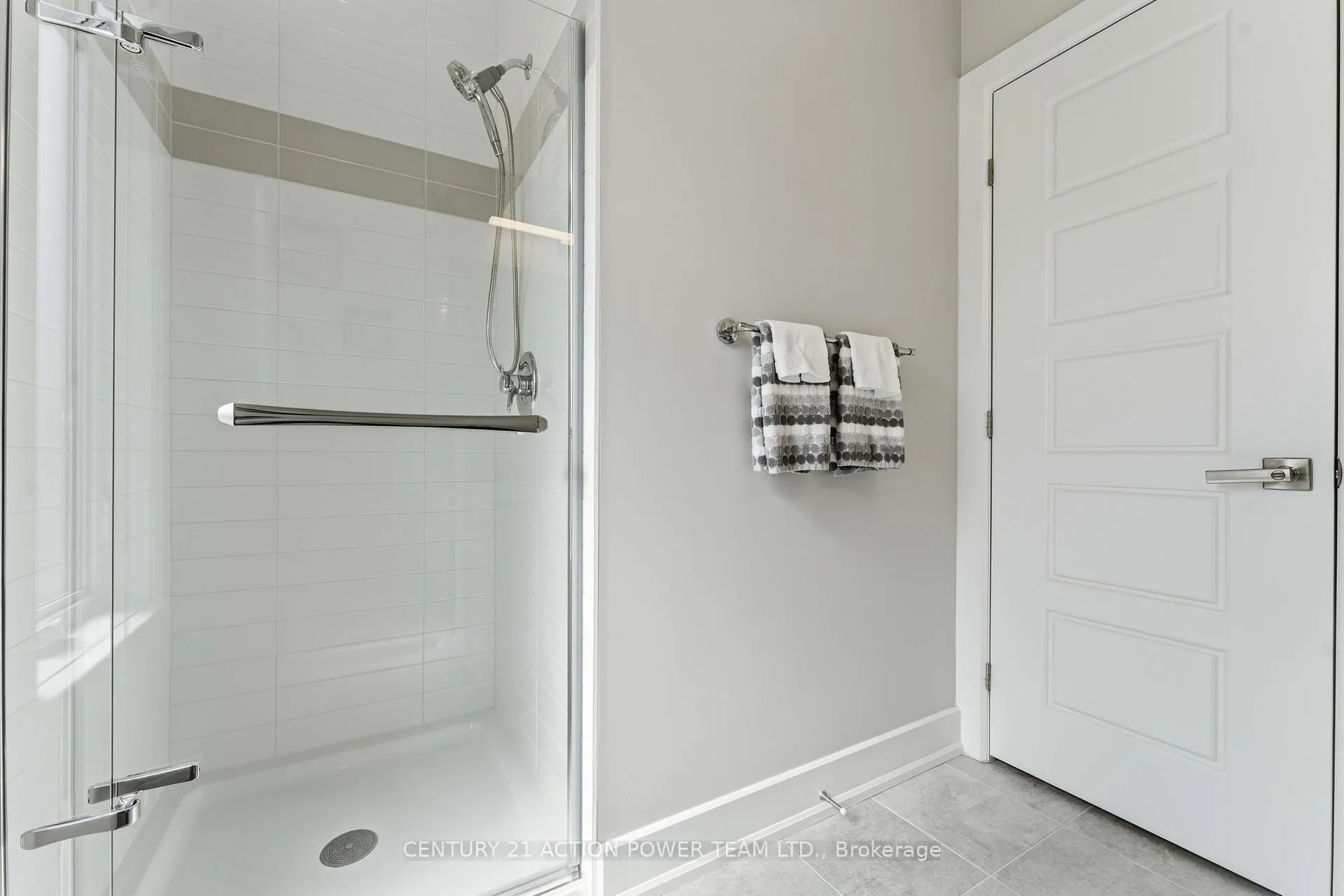 Photo 23 of 20 L'Astrolabe Place, Ottawa, Camelot — HOMEH