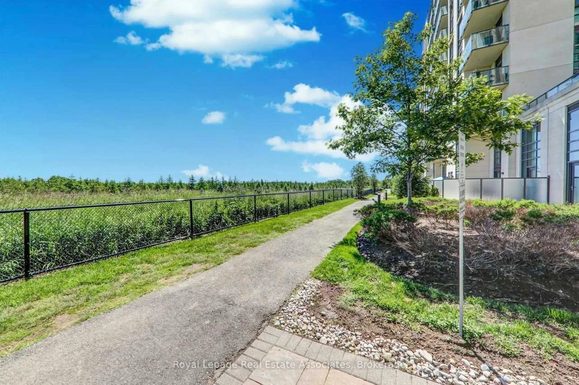 Photo 17 of Unit 405, 45 Yorkland Boulevard, Brampton, Goreway Drive Corridor — HOMEH
