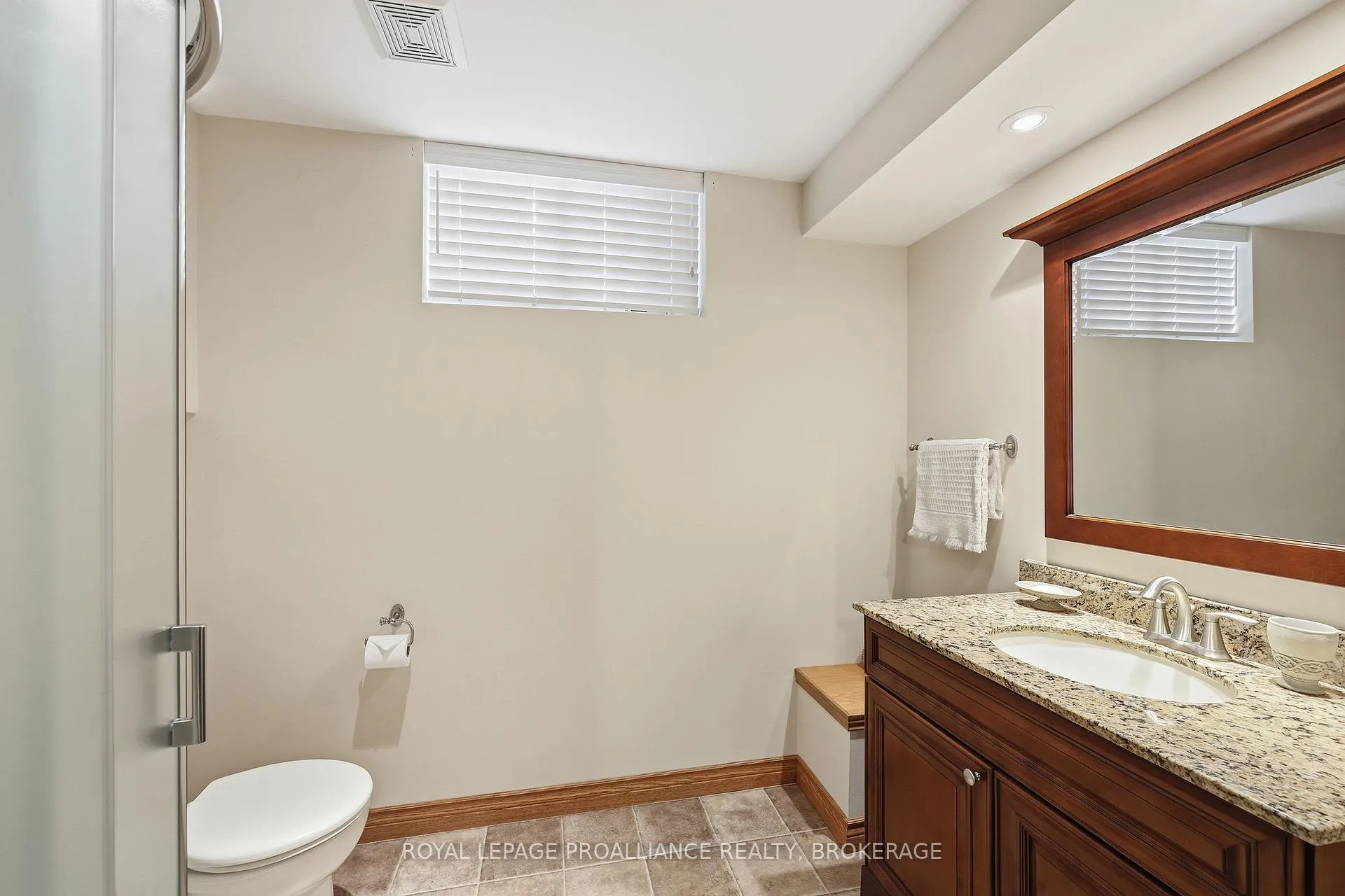 Photo 43 of 611 Rankin Crescent, Kingston, South of Taylor-Kidd Blvd — HOMEH