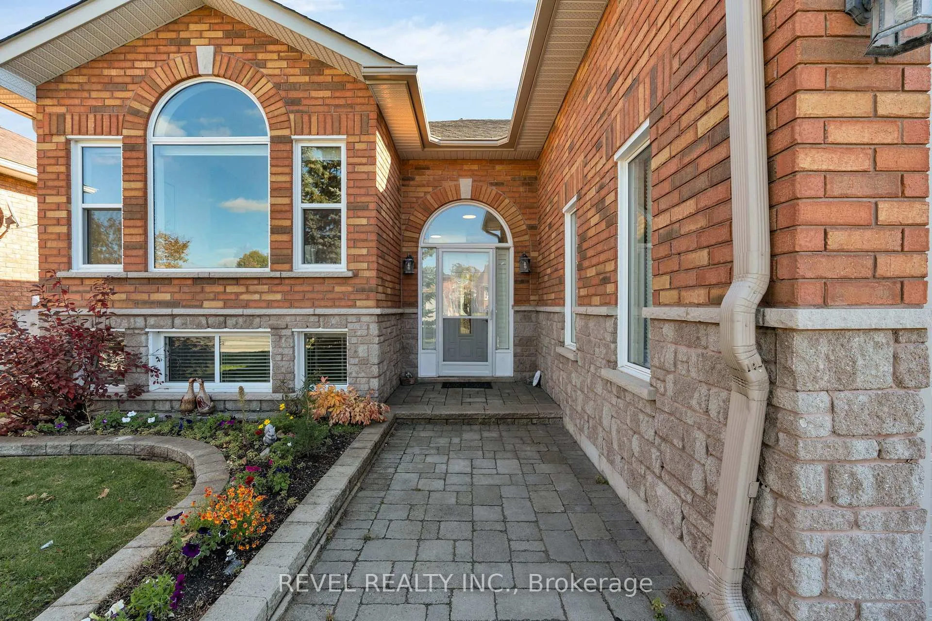 Photo 3 of 77 Marsellus Drive, Barrie, Holly — HOMEH