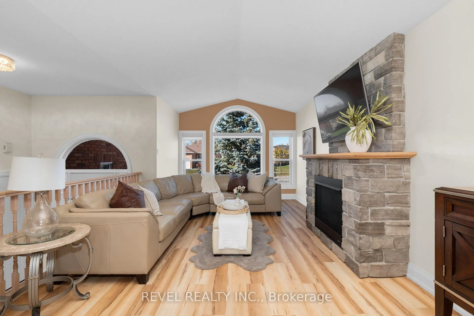Photo 4 of 77 Marsellus Drive, Barrie, Holly — HOMEH