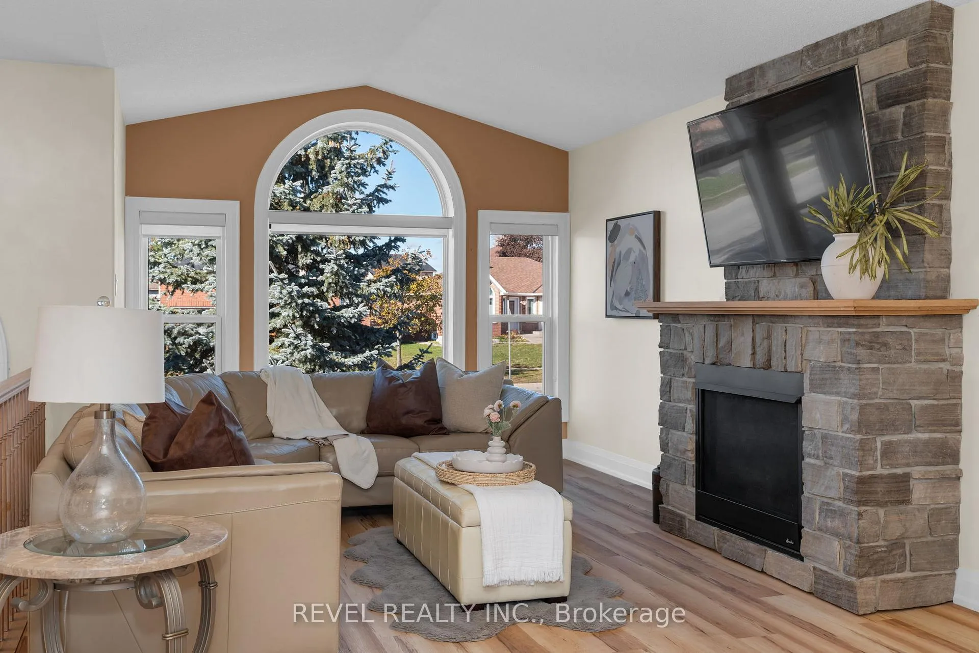 Photo 5 of 77 Marsellus Drive, Barrie, Holly — HOMEH