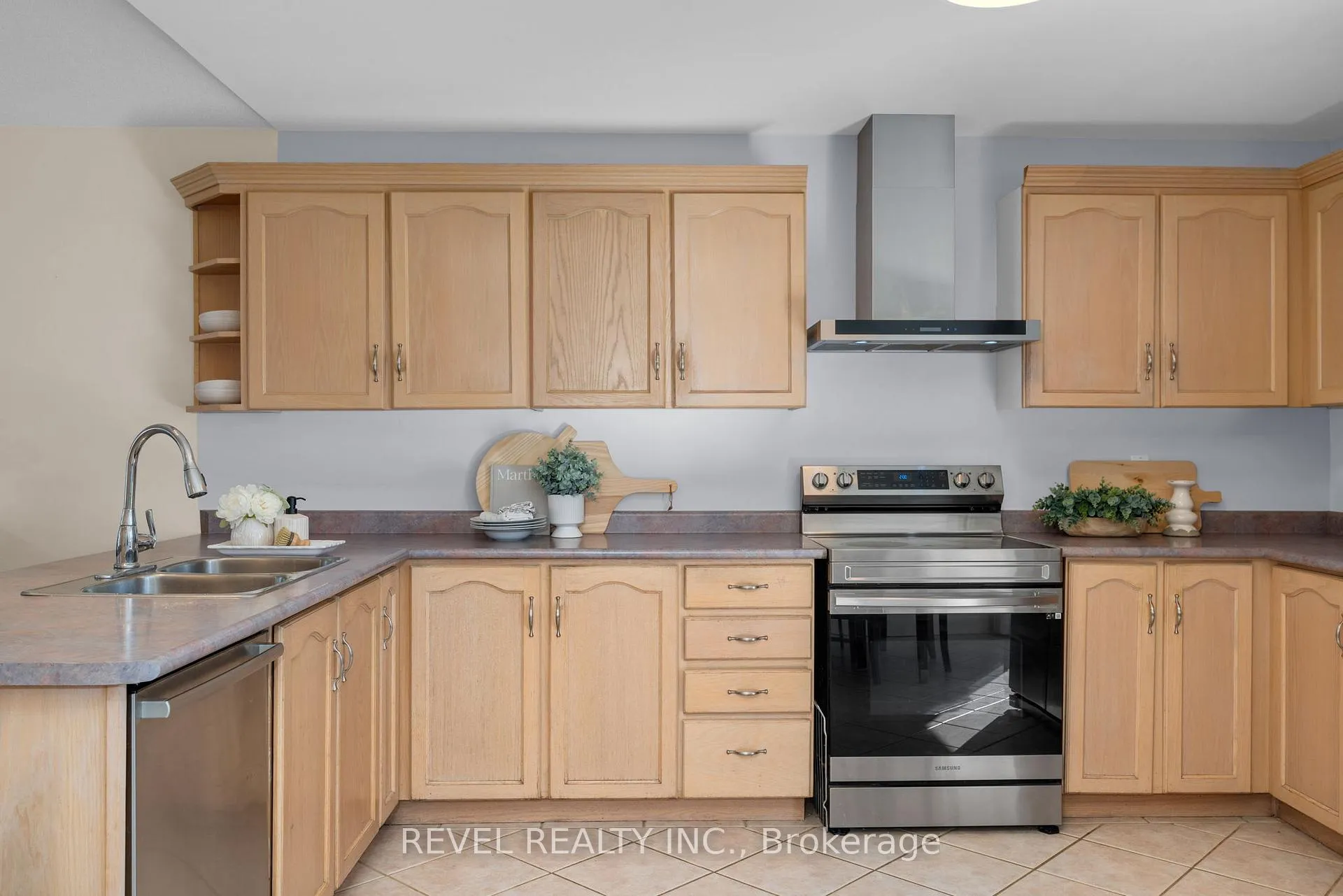 Photo 9 of 77 Marsellus Drive, Barrie, Holly — HOMEH