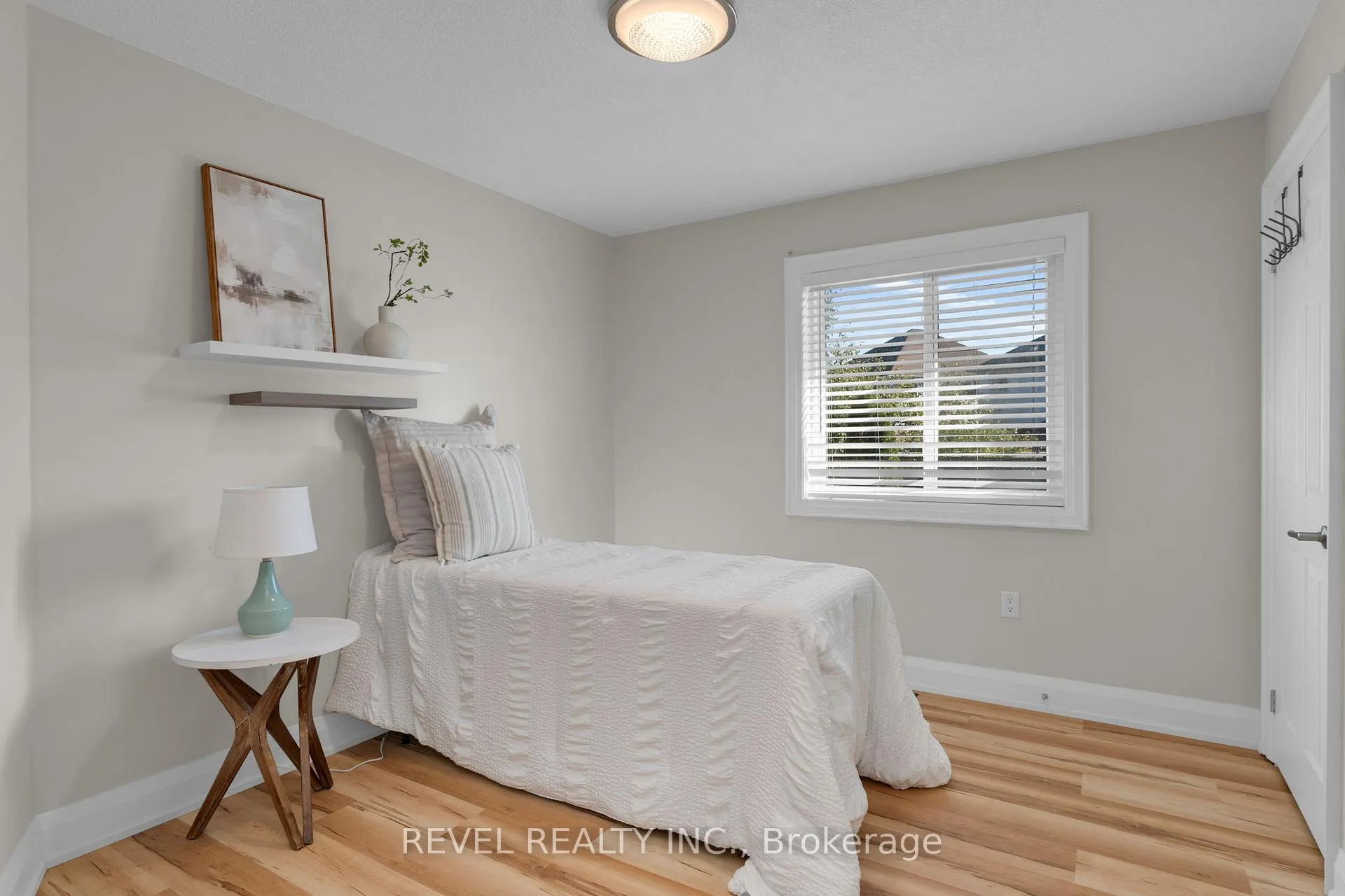 Photo 12 of 77 Marsellus Drive, Barrie, Holly — HOMEH
