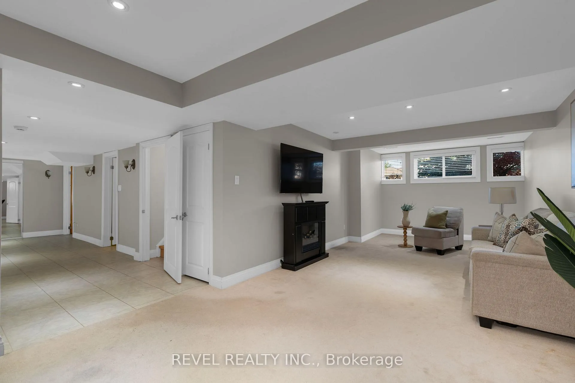 Photo 18 of 77 Marsellus Drive, Barrie, Holly — HOMEH
