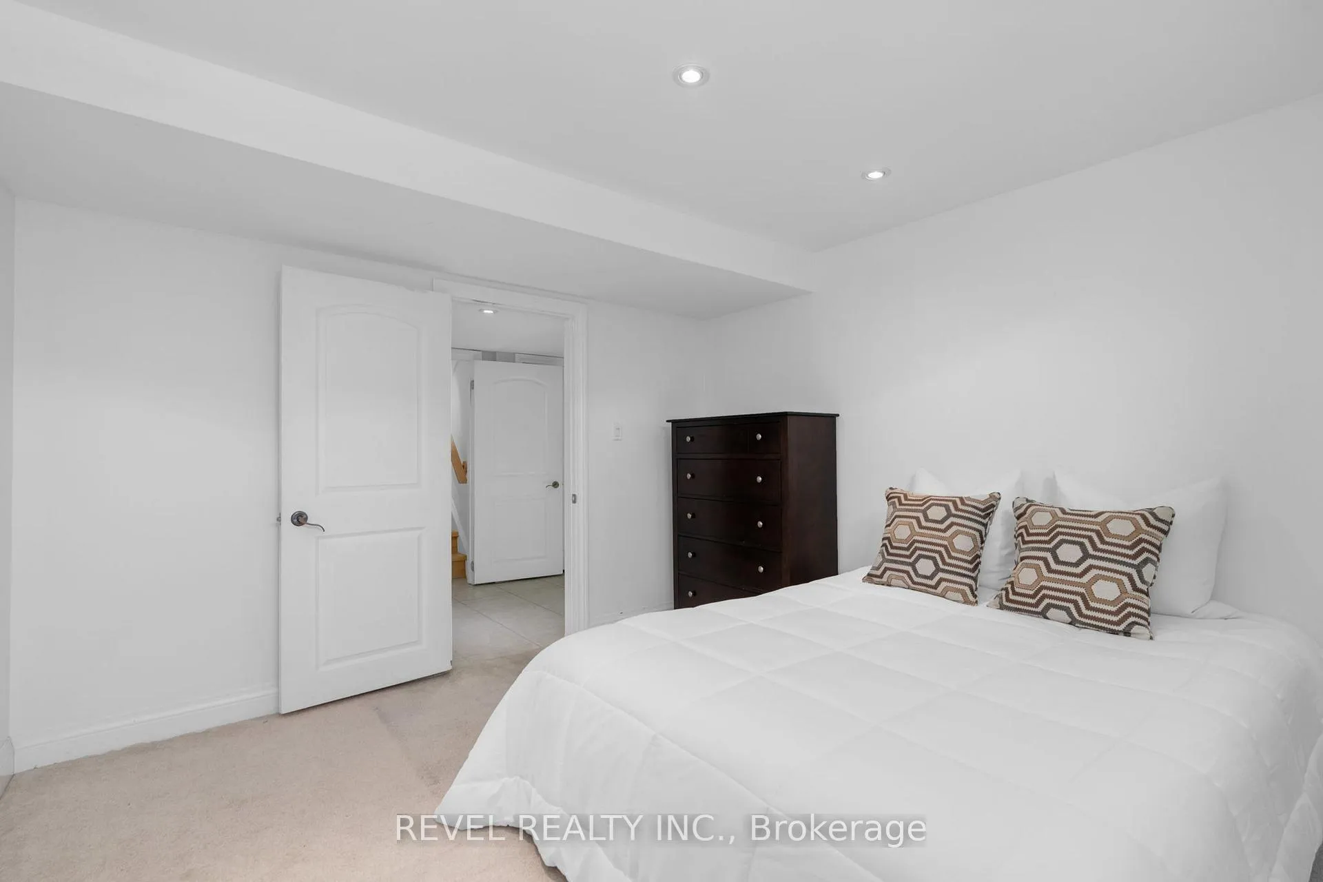 Photo 25 of 77 Marsellus Drive, Barrie, Holly — HOMEH