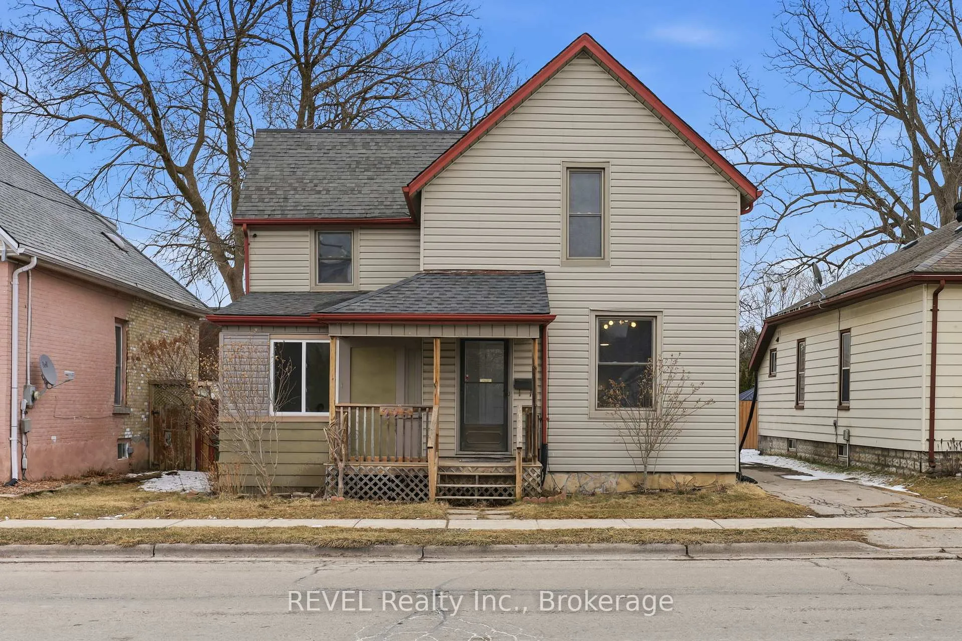 Front of 225 Ross Street