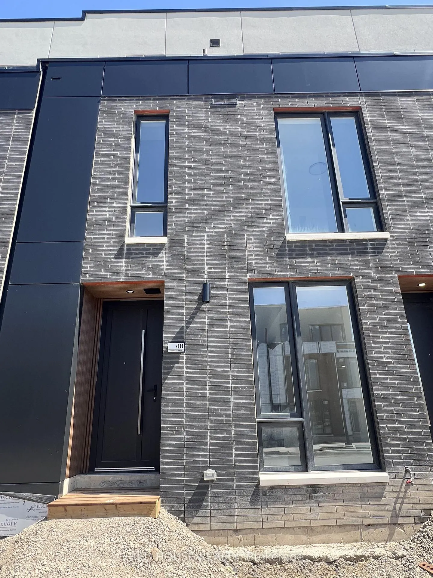 Photo 1 of 40 Everett Common, St. Catharines, Oakdale — HOMEH