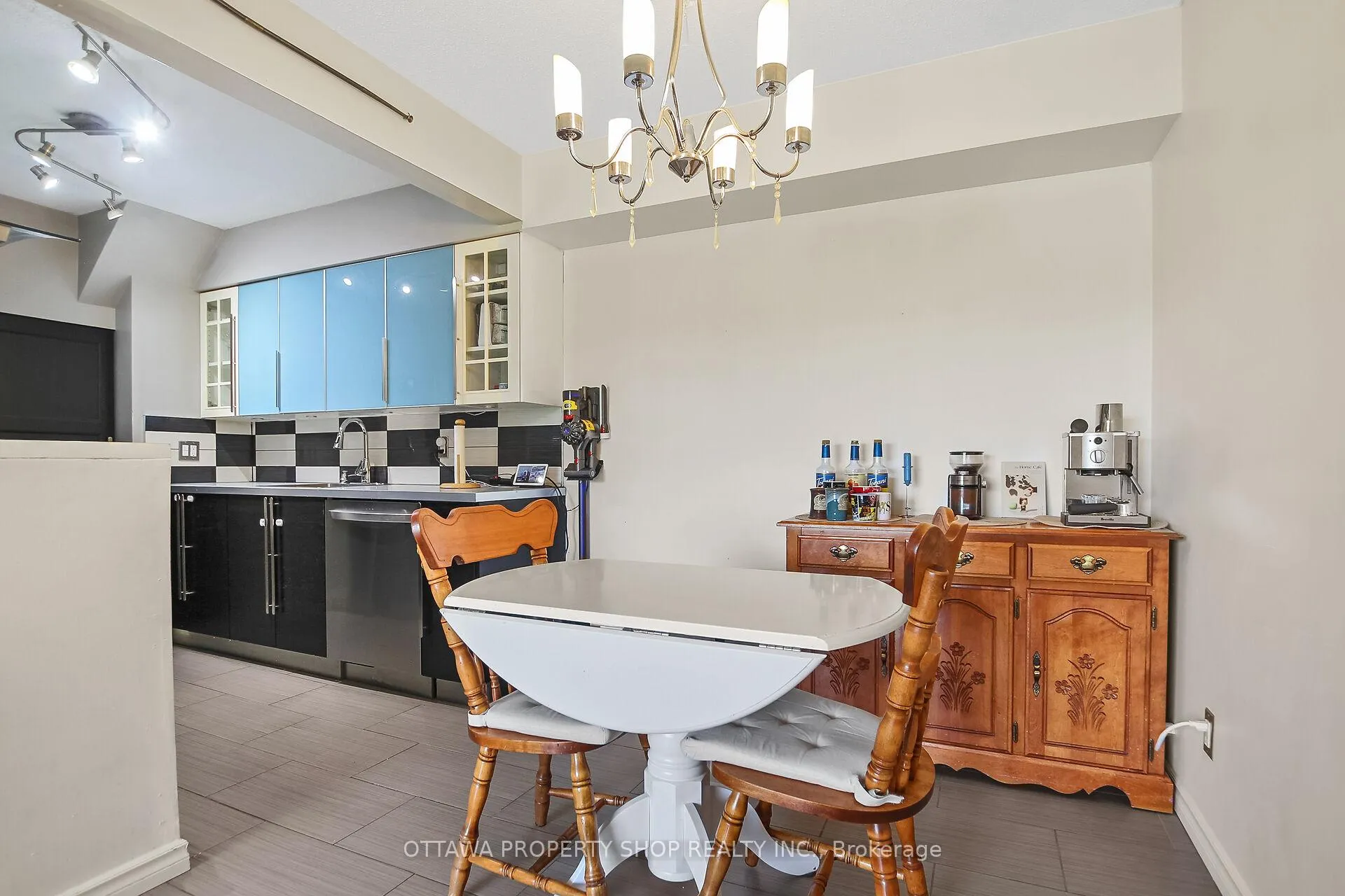 Photo 3 of 1F Banner Road, Ottawa, Sheahan Estates/Trend Village — HOMEH