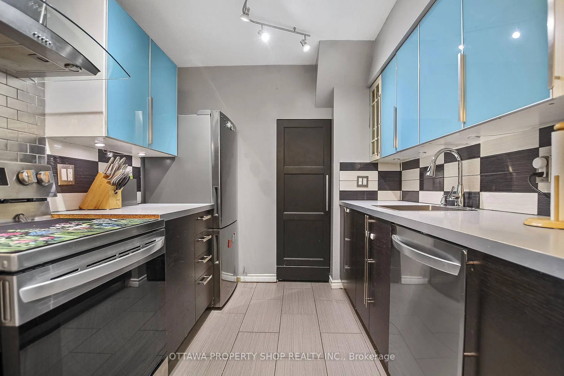 Photo 4 of 1F Banner Road, Ottawa, Sheahan Estates/Trend Village — HOMEH