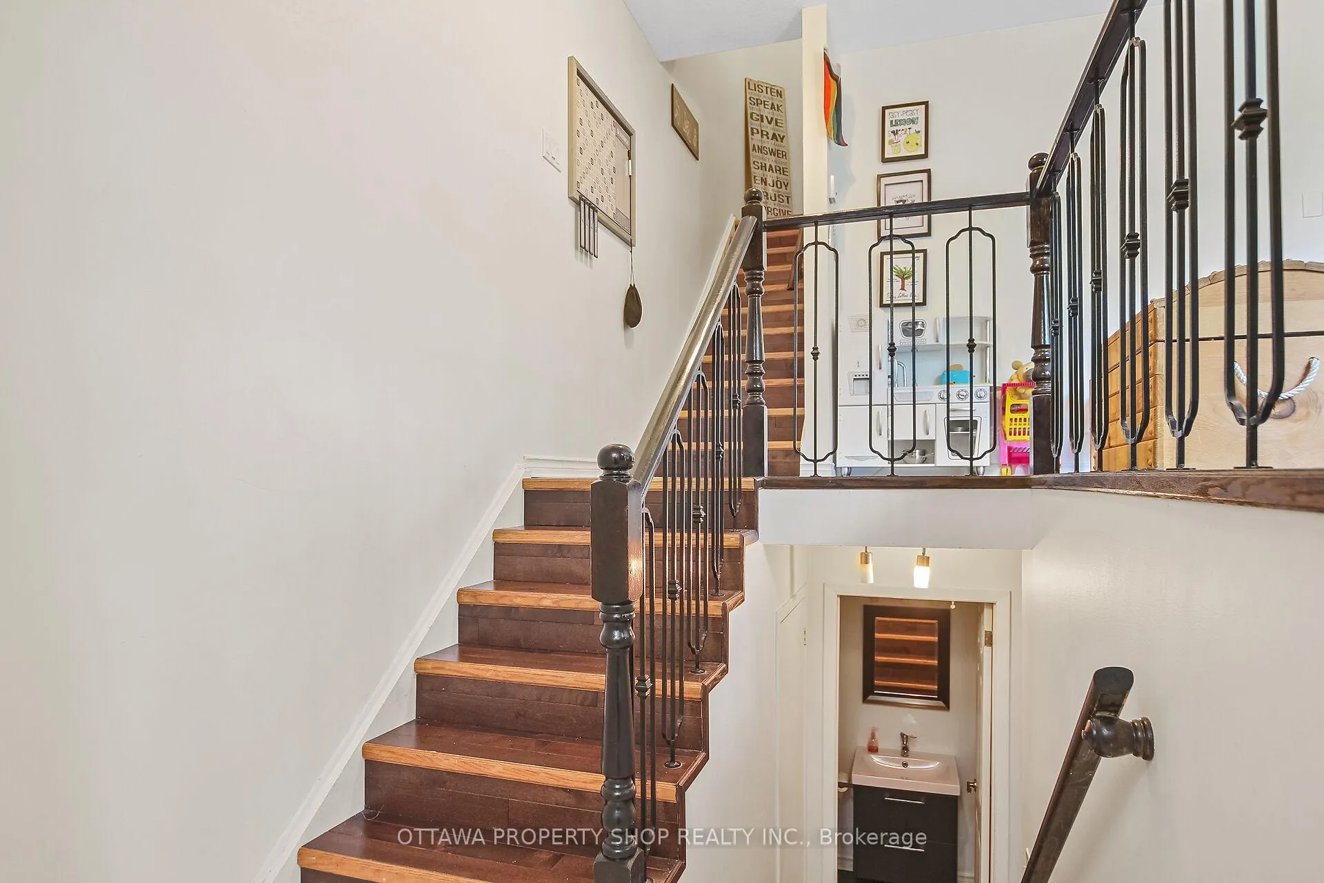 Photo 13 of 1F Banner Road, Ottawa, Sheahan Estates/Trend Village — HOMEH
