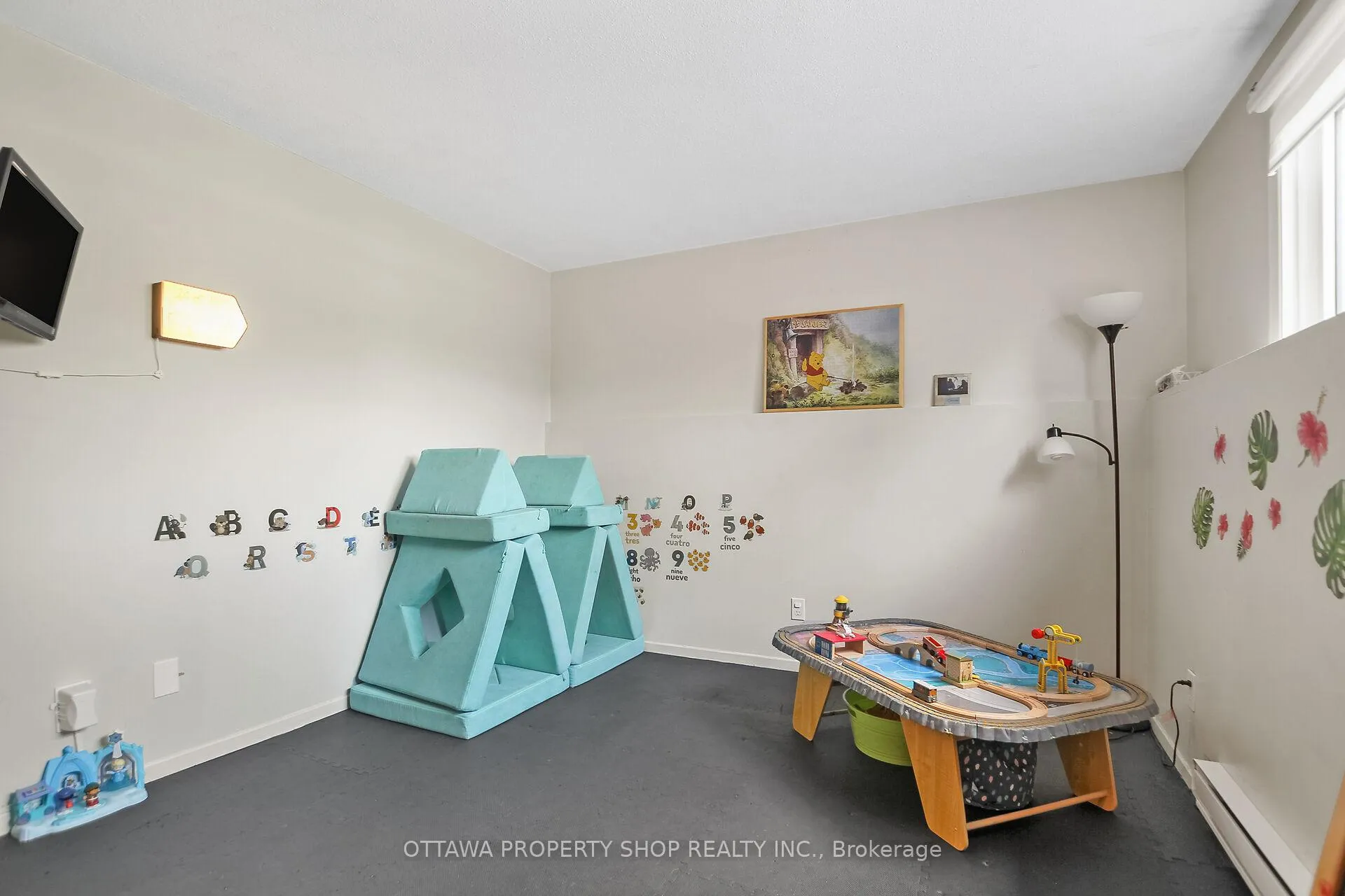 Photo 21 of 1F Banner Road, Ottawa, Sheahan Estates/Trend Village — HOMEH