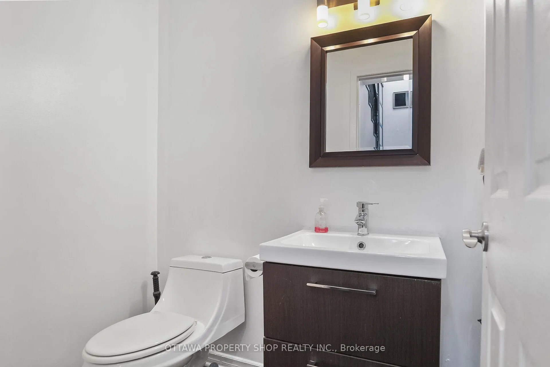 Photo 24 of 1F Banner Road, Ottawa, Sheahan Estates/Trend Village — HOMEH