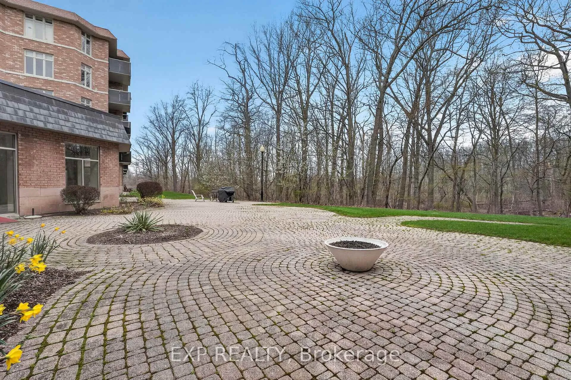 Photo 3 of Unit 301, 8111 Forest Glen Drive, Niagara Falls, Mt. Carmel — HOMEH