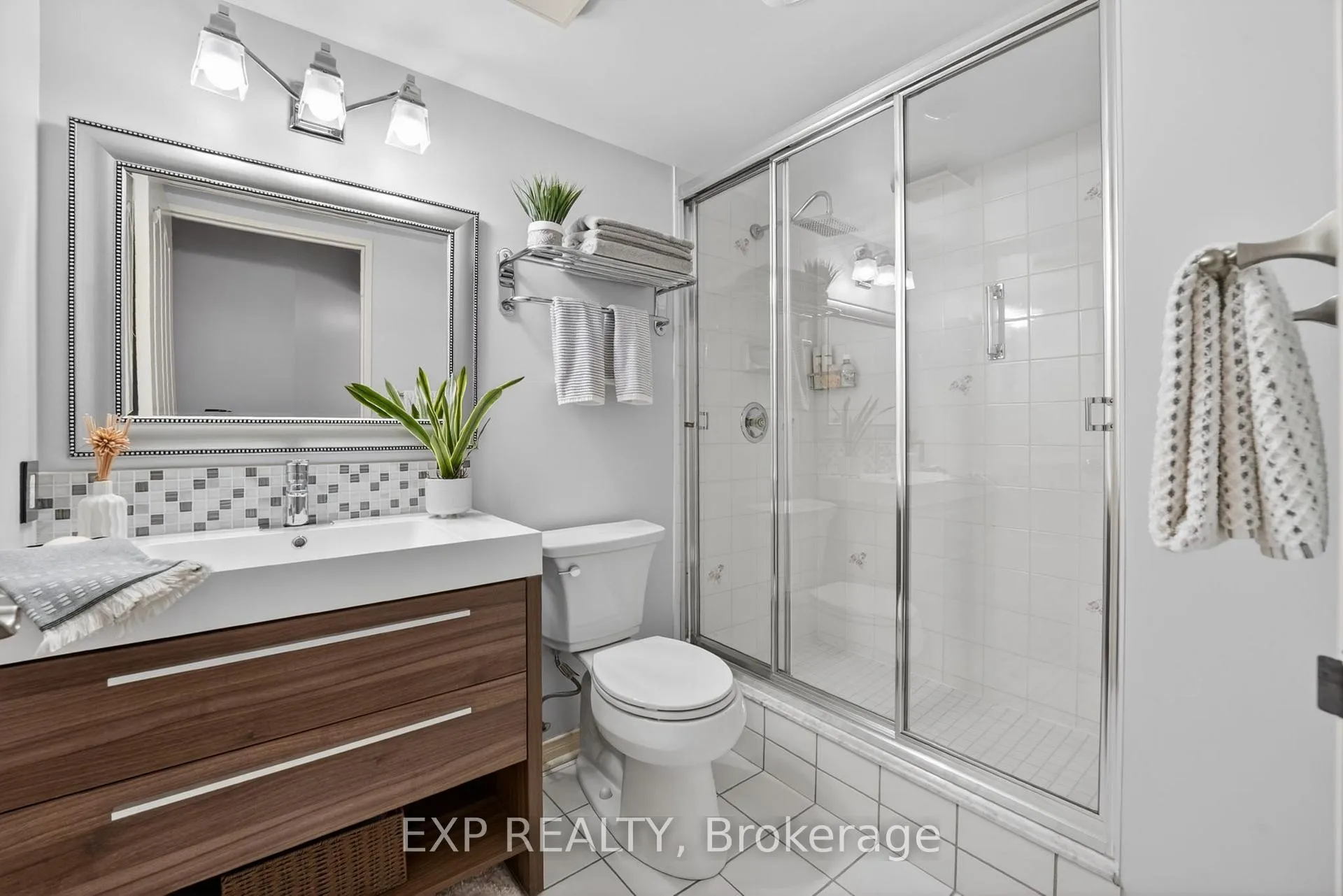 Photo 9 of Unit 301, 8111 Forest Glen Drive, Niagara Falls, Mt. Carmel — HOMEH