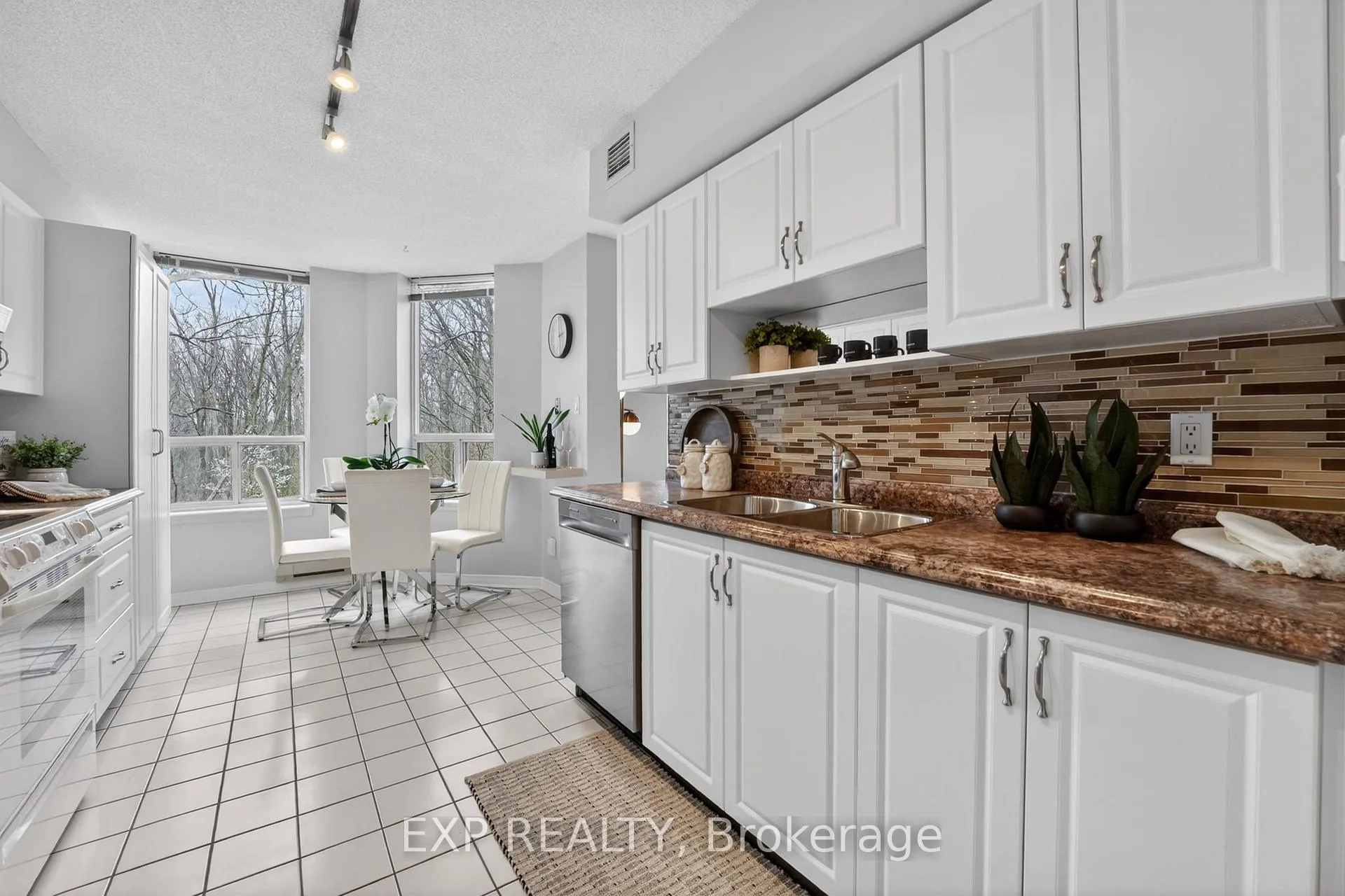 Photo 16 of Unit 301, 8111 Forest Glen Drive, Niagara Falls, Mt. Carmel — HOMEH