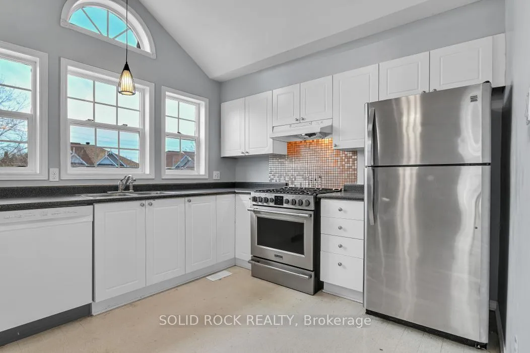 Photo 4 of 33 Boulder Way, Ottawa, Barrhaven - Longfields — HOMEH