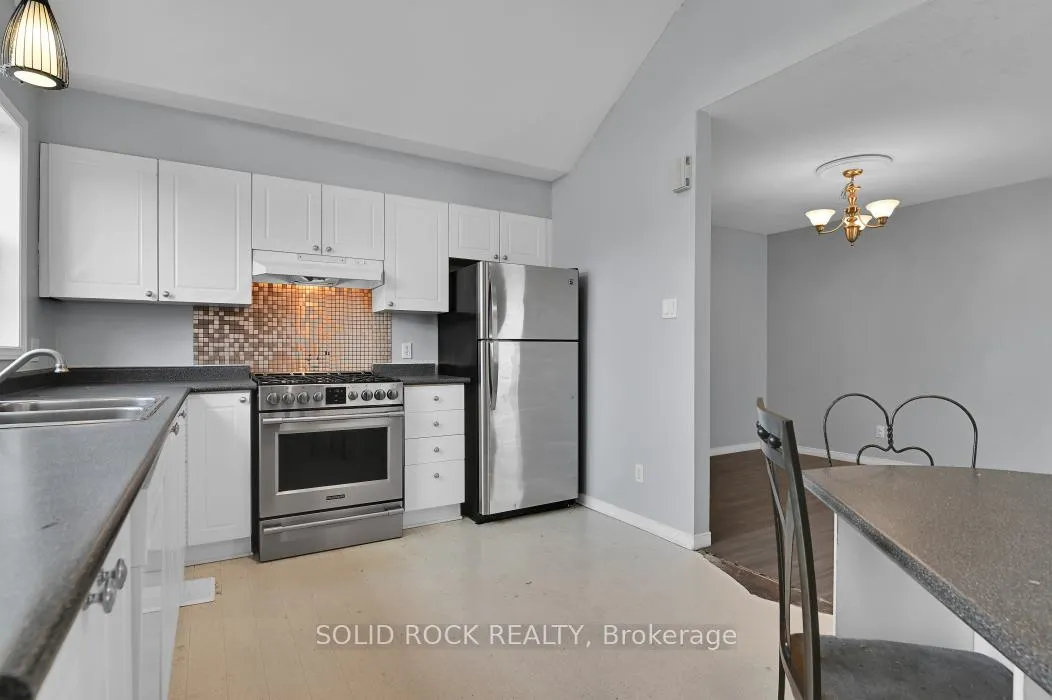 Photo 5 of 33 Boulder Way, Ottawa, Barrhaven - Longfields — HOMEH