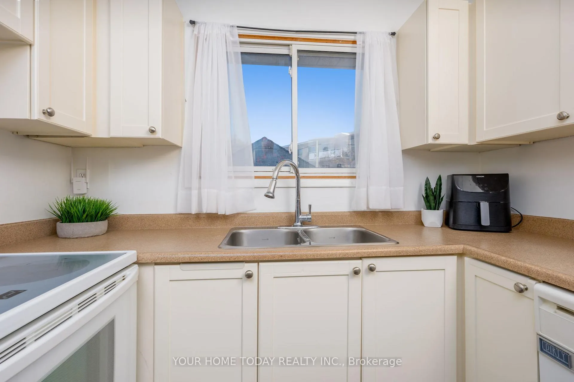 Photo 12 of Unit 29, 108 Sinclair Avenue, Halton Hills, Georgetown — HOMEH