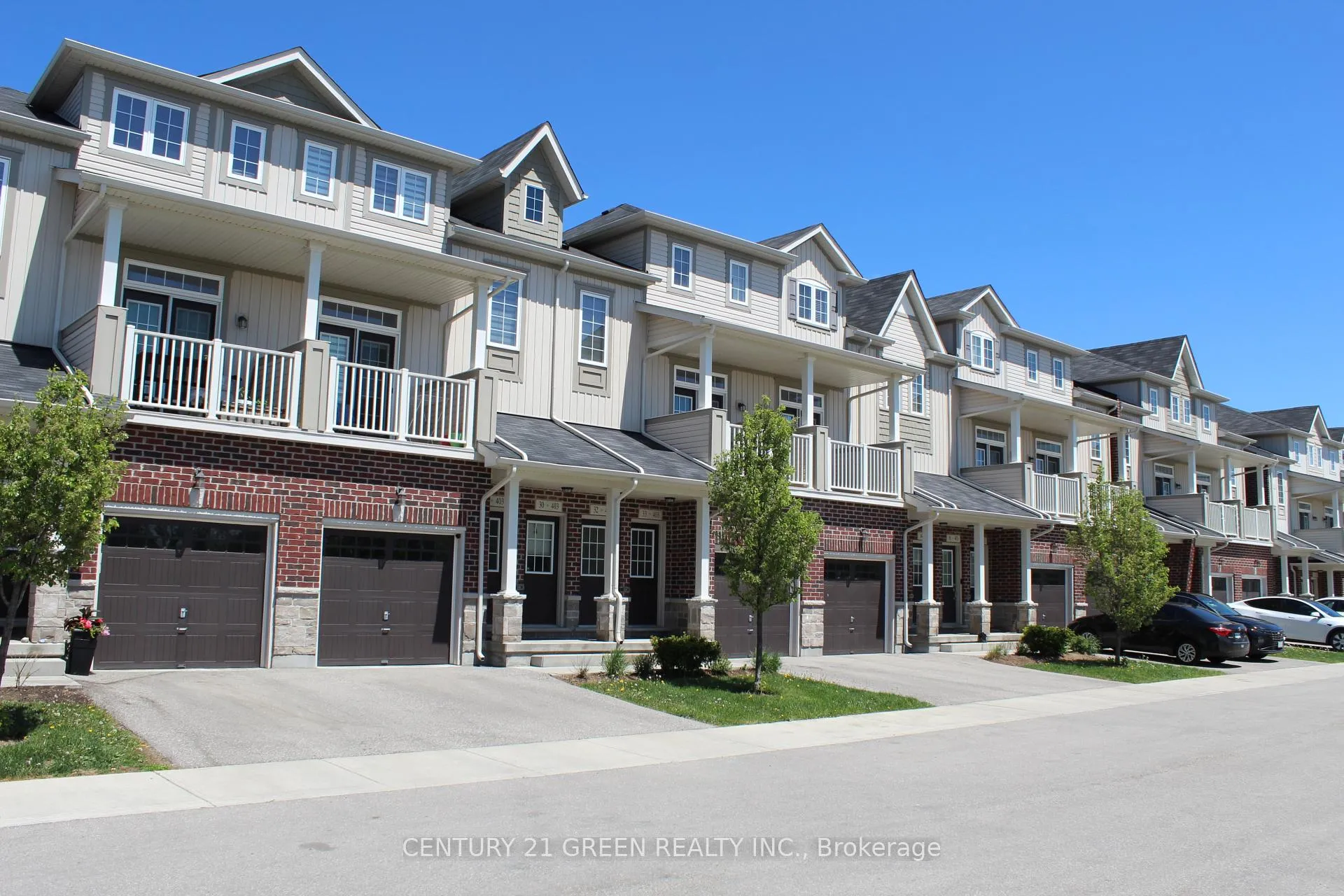 Photo 2 of Unit 32, 403 Westwood Drive, Kitchener — HOMEH