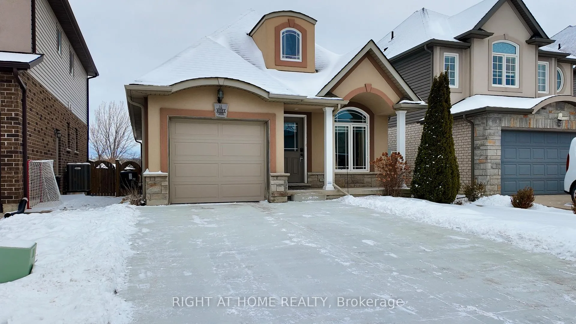 Photo 2 of 8583 Jennifer Crescent N, Niagara Falls, Forestview — HOMEH