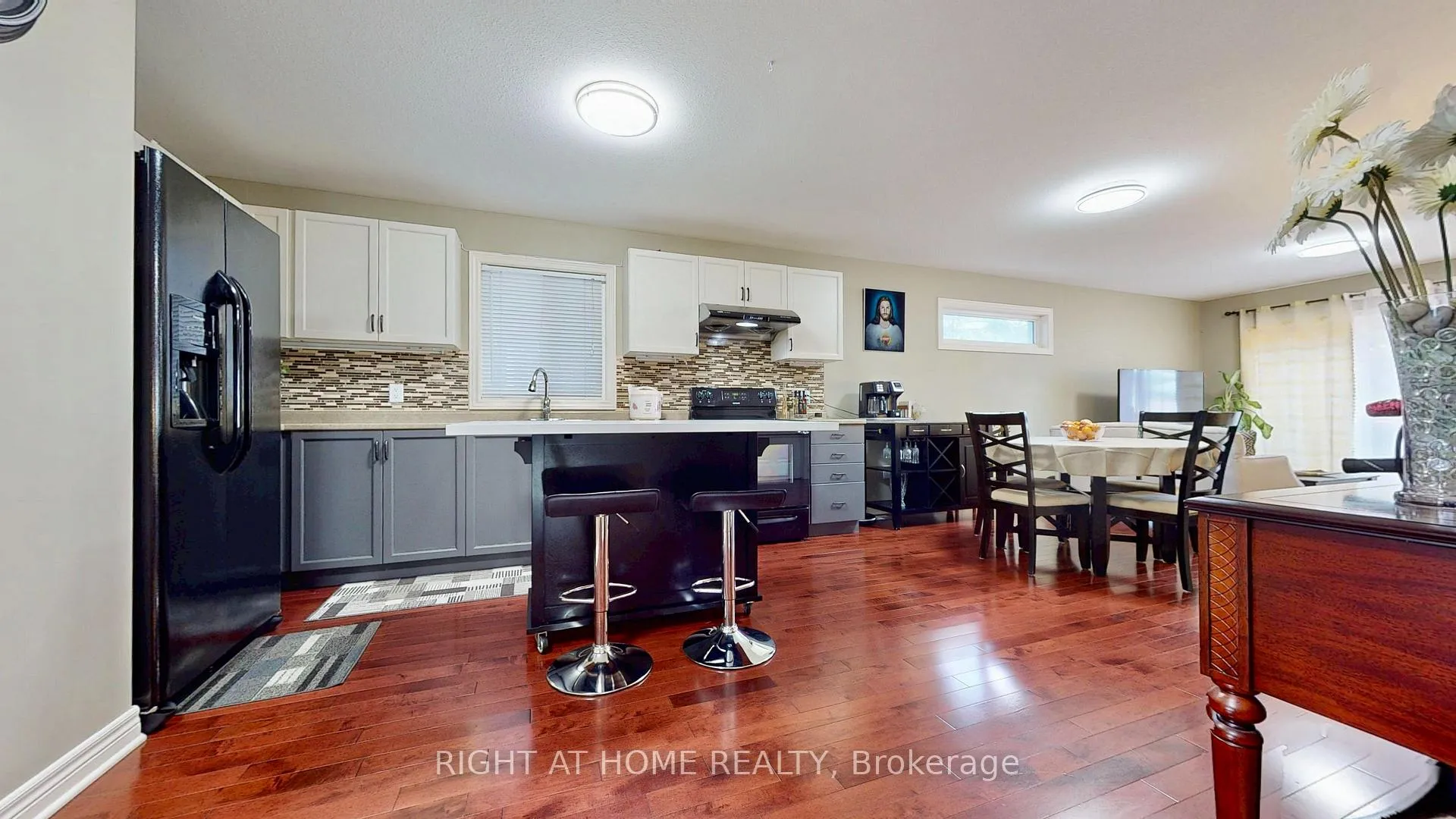 Photo 5 of 8583 Jennifer Crescent N, Niagara Falls, Forestview — HOMEH