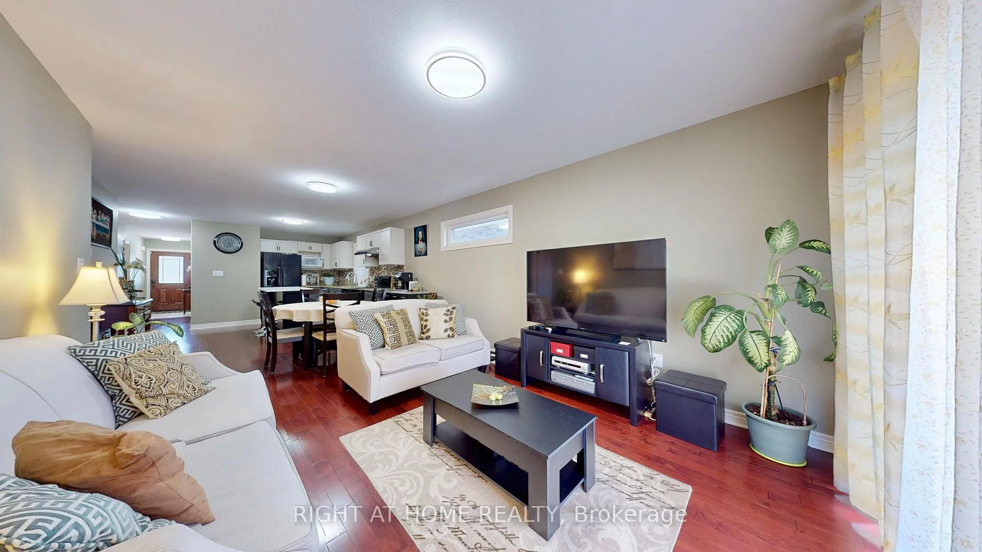 Photo 8 of 8583 Jennifer Crescent N, Niagara Falls, Forestview — HOMEH