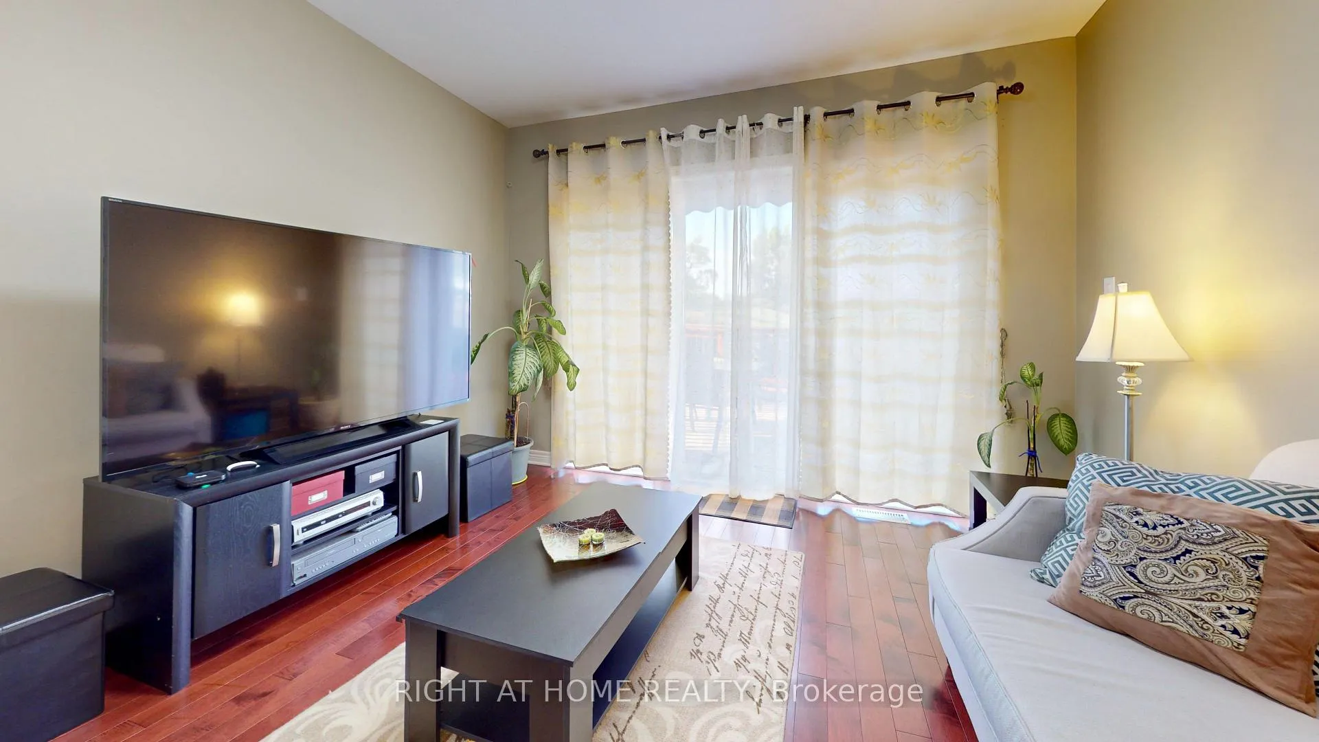 Photo 9 of 8583 Jennifer Crescent N, Niagara Falls, Forestview — HOMEH