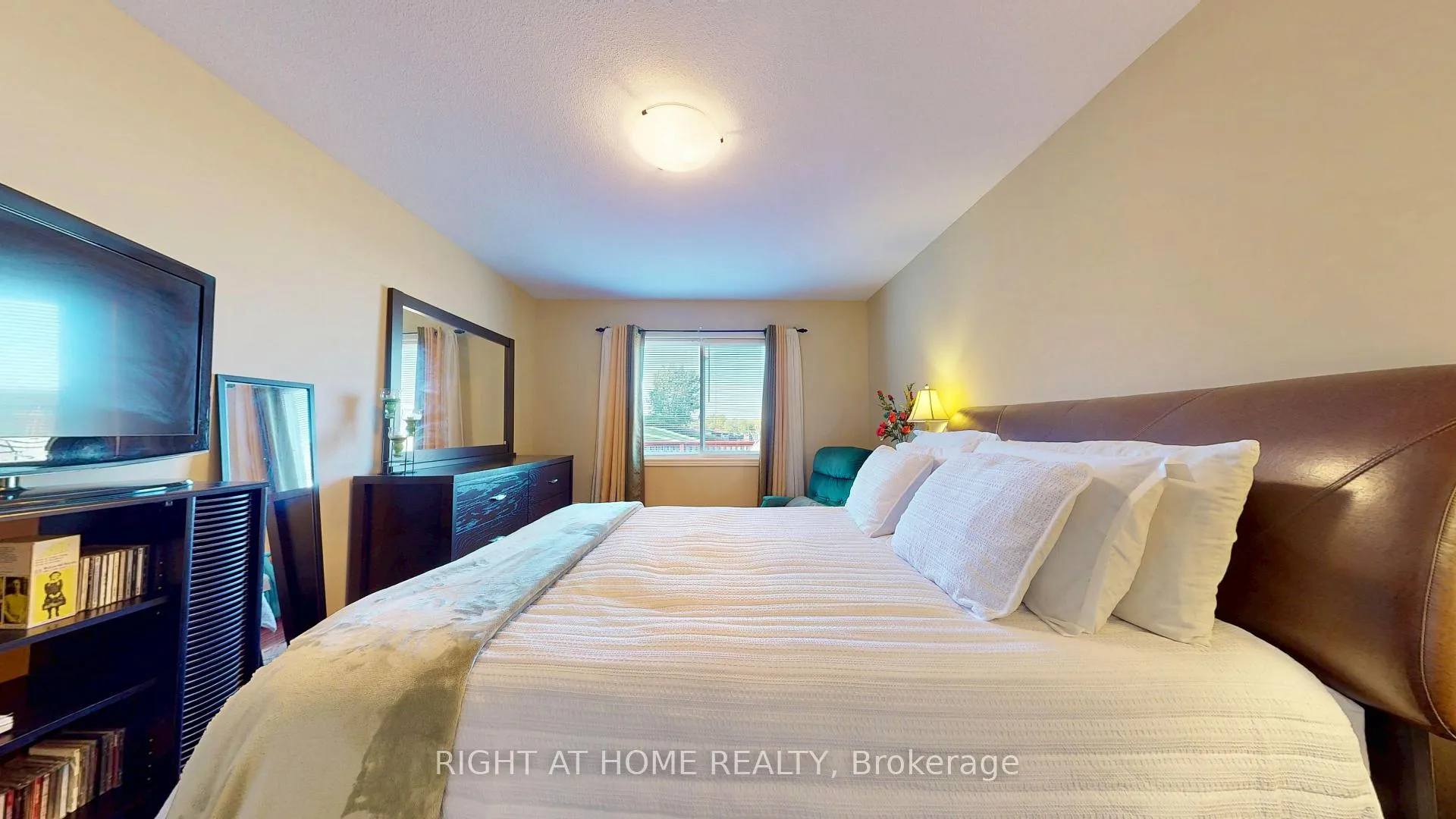 Photo 11 of 8583 Jennifer Crescent N, Niagara Falls, Forestview — HOMEH